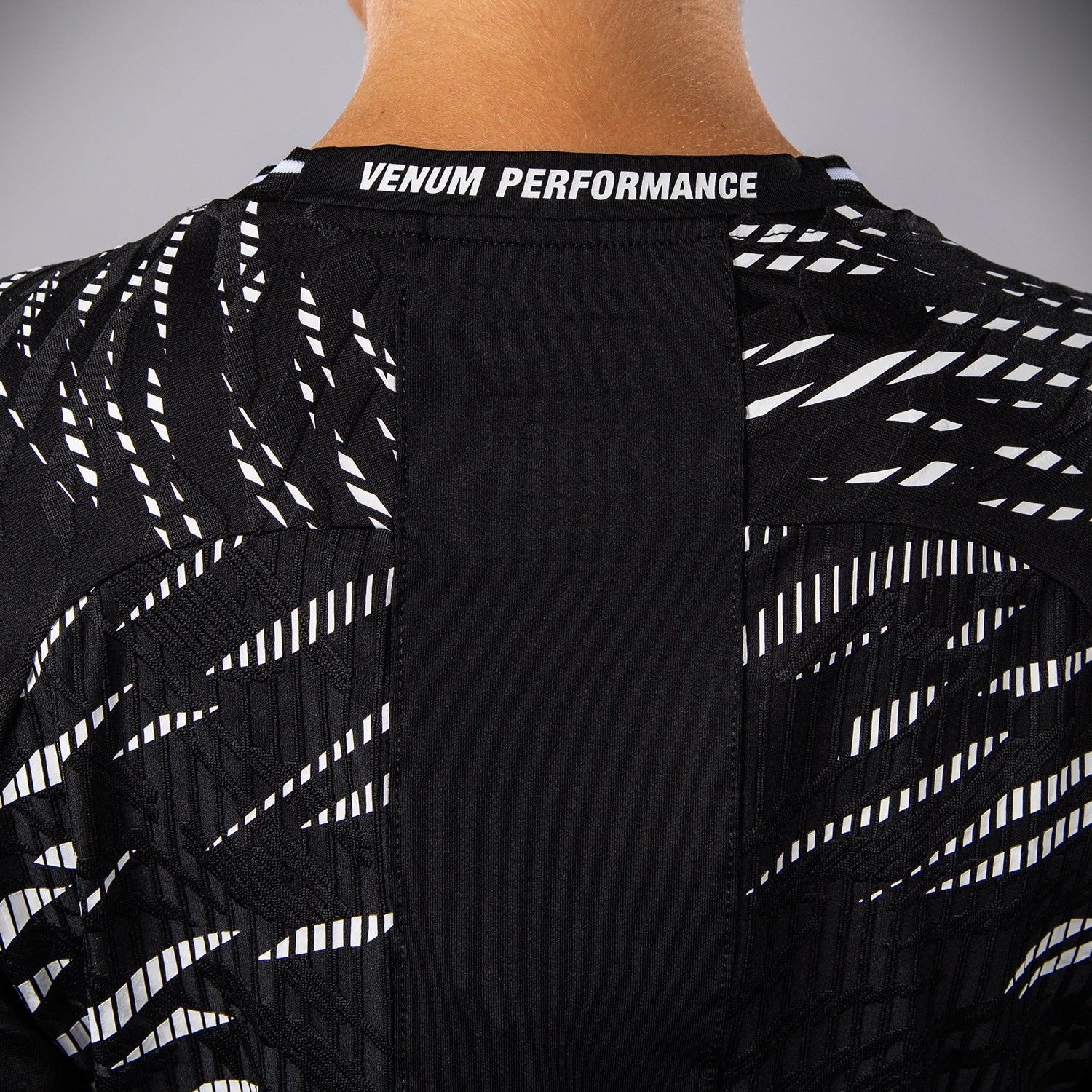UFC Fusion by Venum Authentic Fight Night Camiseta de Salida para Mujer - Negro - Image 7