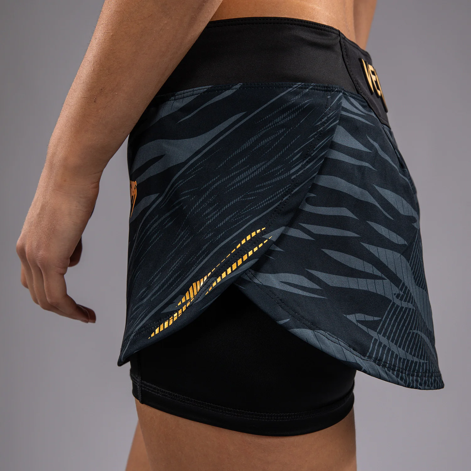 UFC Fusion by Venum Authentic Fight Night Falda Corta para Mujer - Champion - Image 7