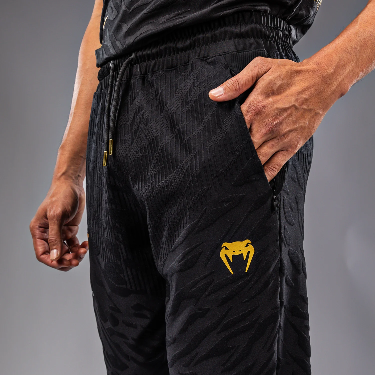 UFC Fusion by Venum Authentic Fight Night Pantalón para Hombre - Champion - Image 5