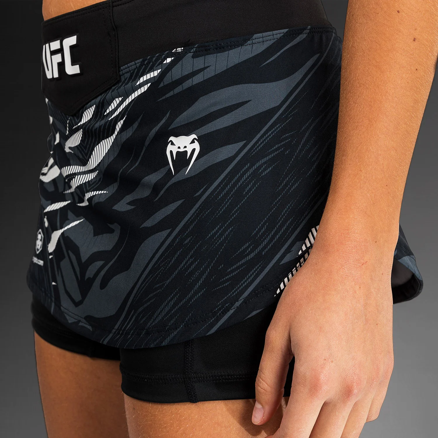 UFC Fusion by Venum Authentic Fight Night Pantalón para Mujer - Negra - Image 6