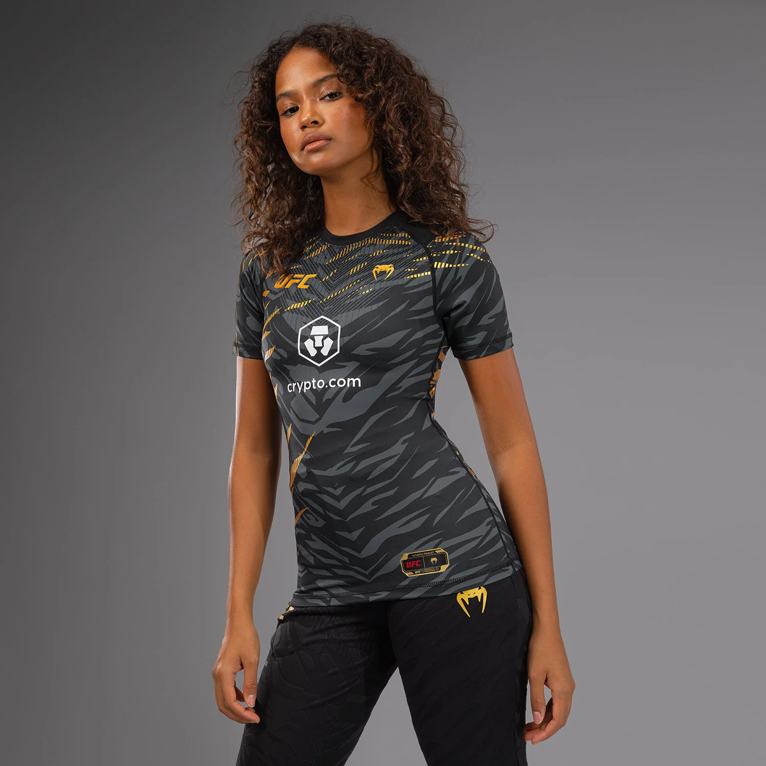 UFC Fusion by Venum Authentic Fight Night Rashguard de Manga Corta de Rendimiento para Mujer - Champion