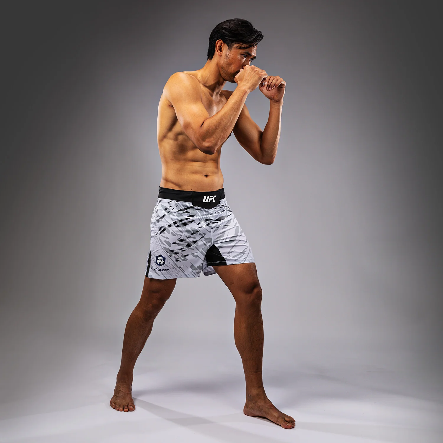 UFC Fusion by Venum Authentic Fight Night Shorts de Lucha para Hombre - Ajuste Corto - Blanco - Image 2