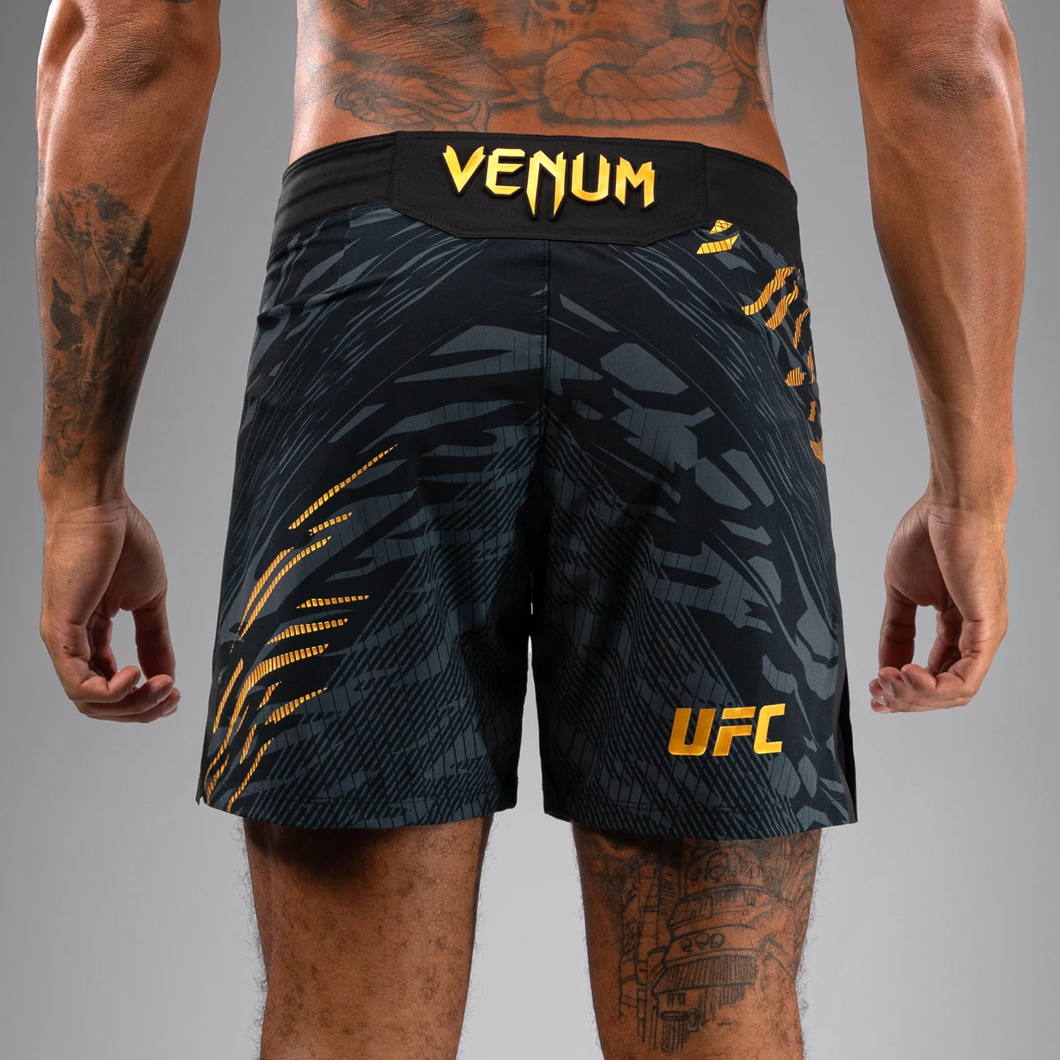 UFC Fusion by Venum Authentic Fight Night Shorts de Lucha para Hombre - Ajuste Corto - Champion - Image 6