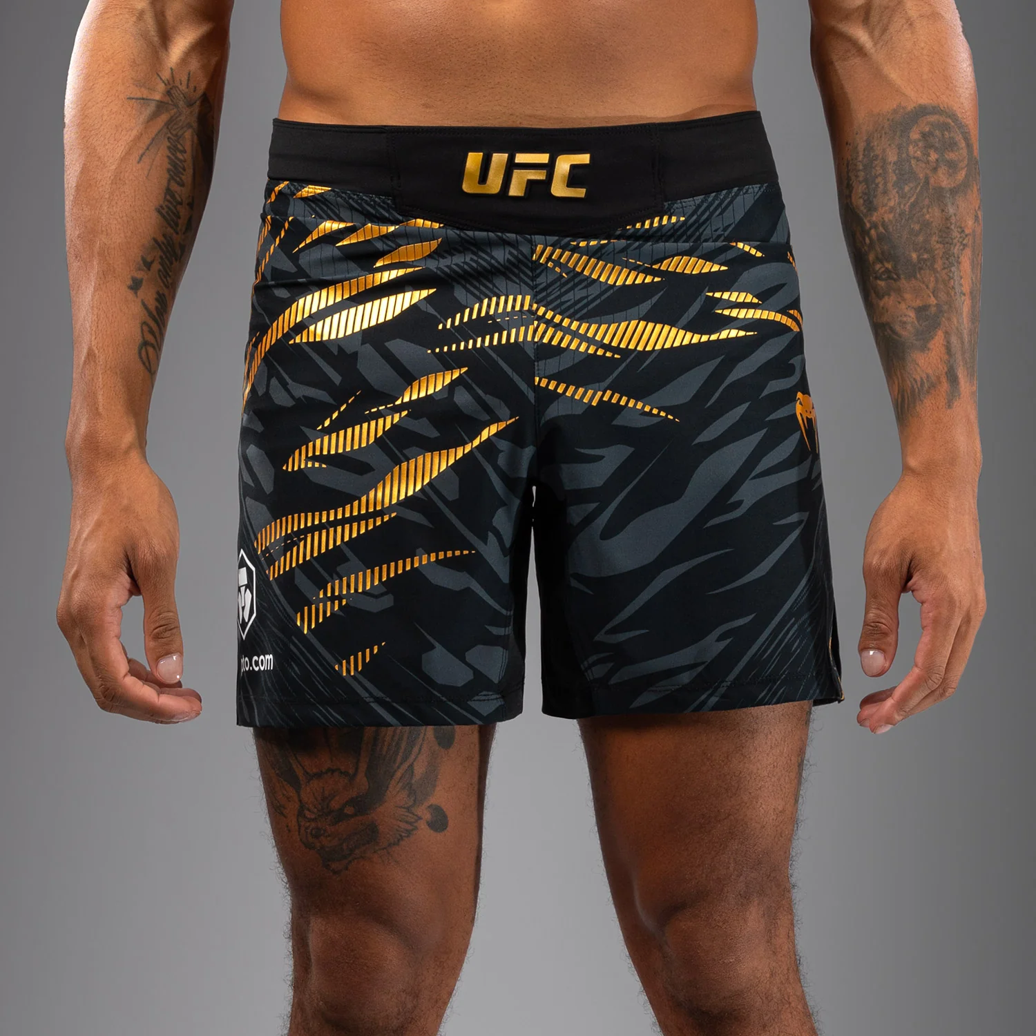 UFC Fusion by Venum Authentic Fight Night Shorts de Lucha para Hombre - Ajuste Corto - Champion - Image 7
