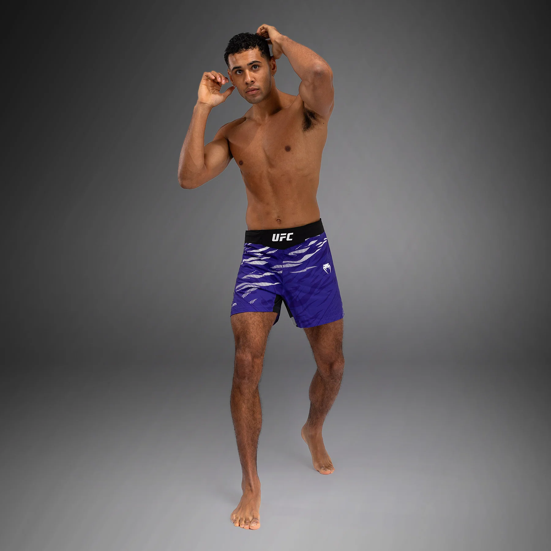 UFC Fusion by Venum Authentic Fight Night Shorts de Lucha para Hombre - Ajuste Corto - Morado - Image 3