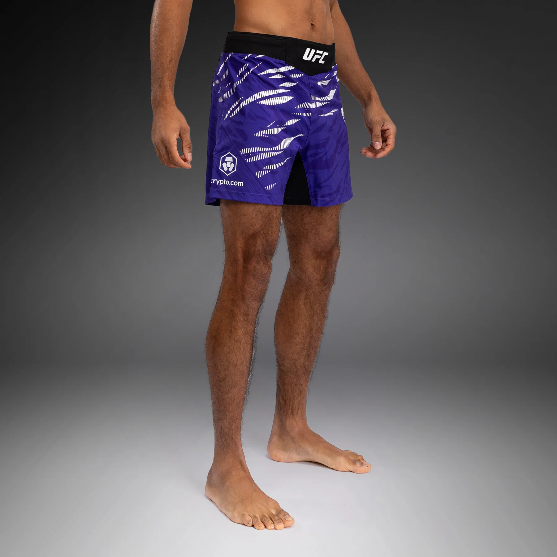UFC Fusion by Venum Authentic Fight Night Shorts de Lucha para Hombre - Ajuste Corto - Morado - Image 4