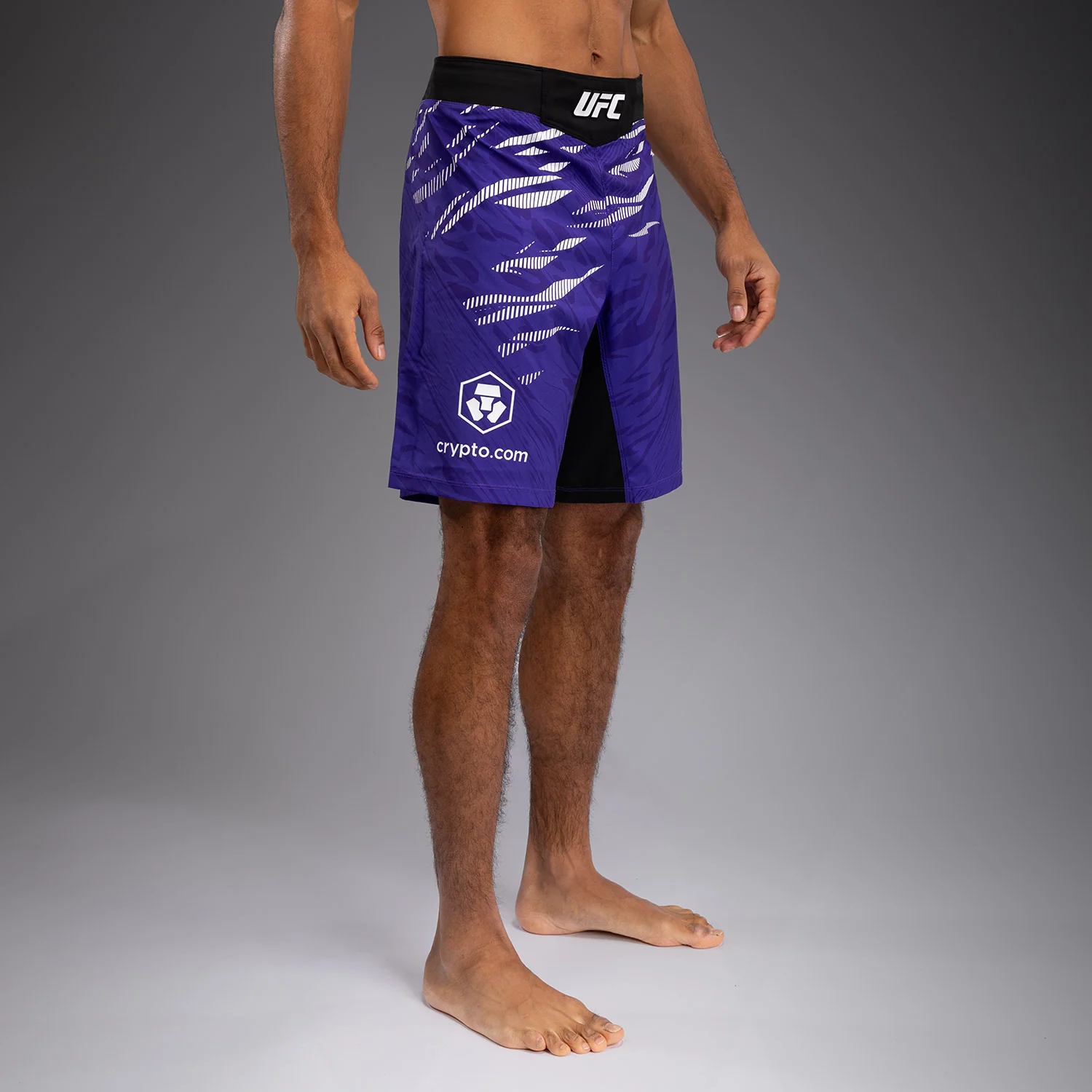 UFC Fusion by Venum Authentic Fight Night Shorts de Lucha para Hombre - Corte largo - Morado - Image 3
