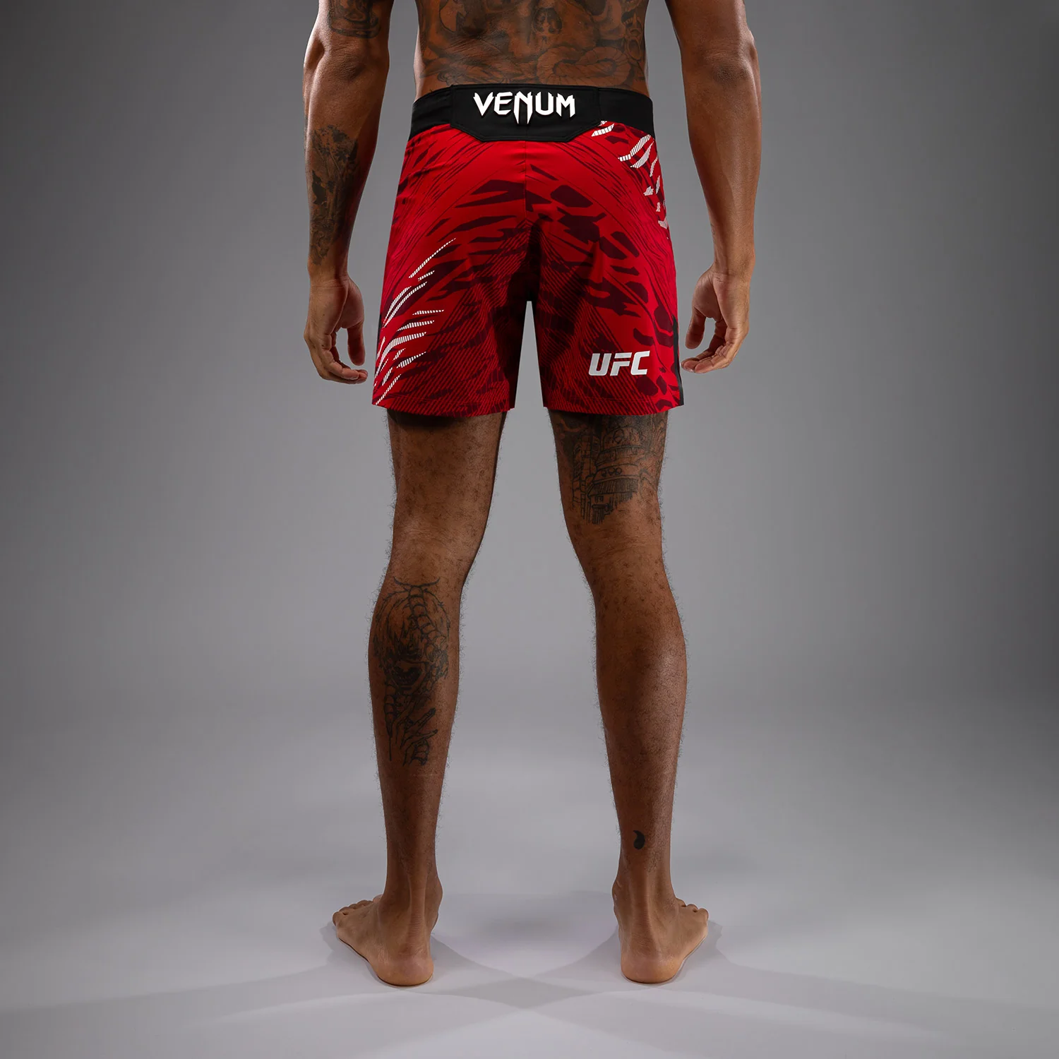 UFC Fusion by Venum Authentic Fight Night Shorts de Lucha para Hombre - Ajuste Corto - Rojo - Image 2
