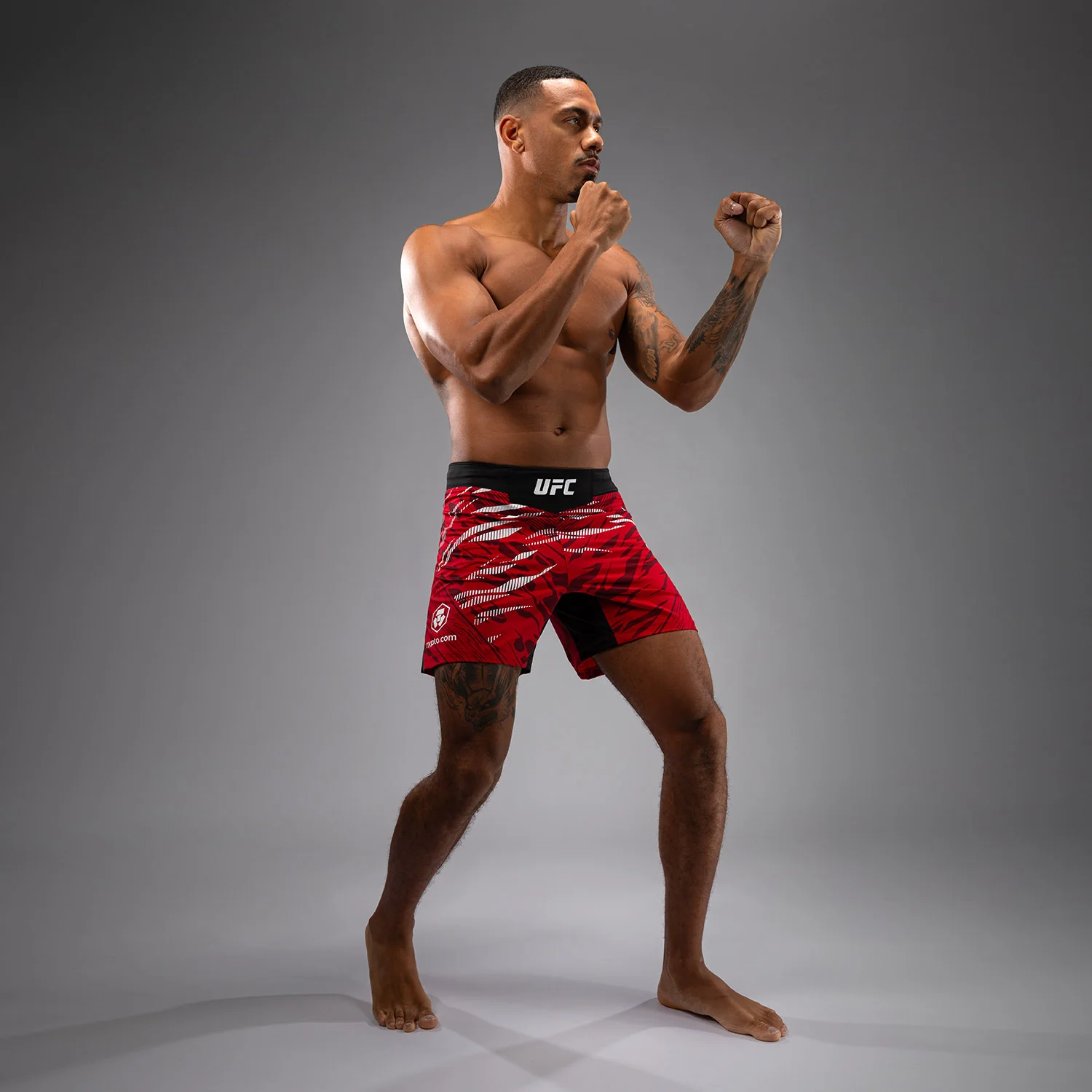 UFC Fusion by Venum Authentic Fight Night Shorts de Lucha para Hombre - Ajuste Corto - Rojo - Image 4