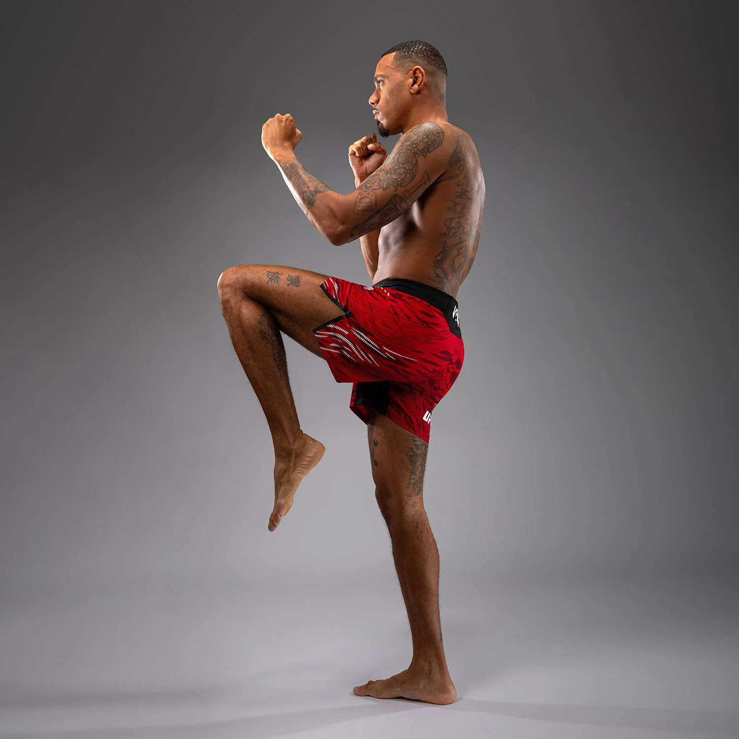UFC Fusion by Venum Authentic Fight Night Shorts de Lucha para Hombre - Ajuste Corto - Rojo - Image 5
