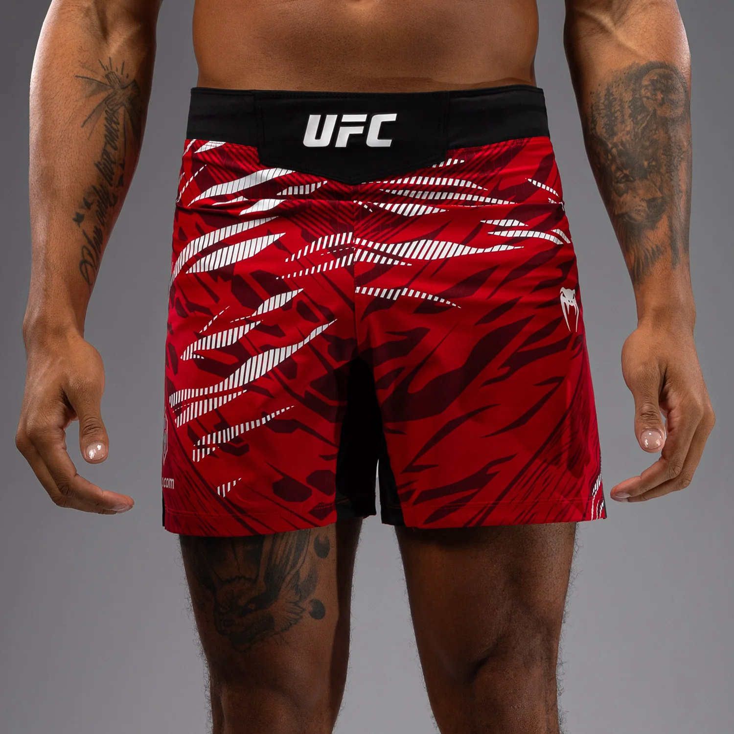 UFC Fusion by Venum Authentic Fight Night Shorts de Lucha para Hombre - Ajuste Corto - Rojo - Image 6