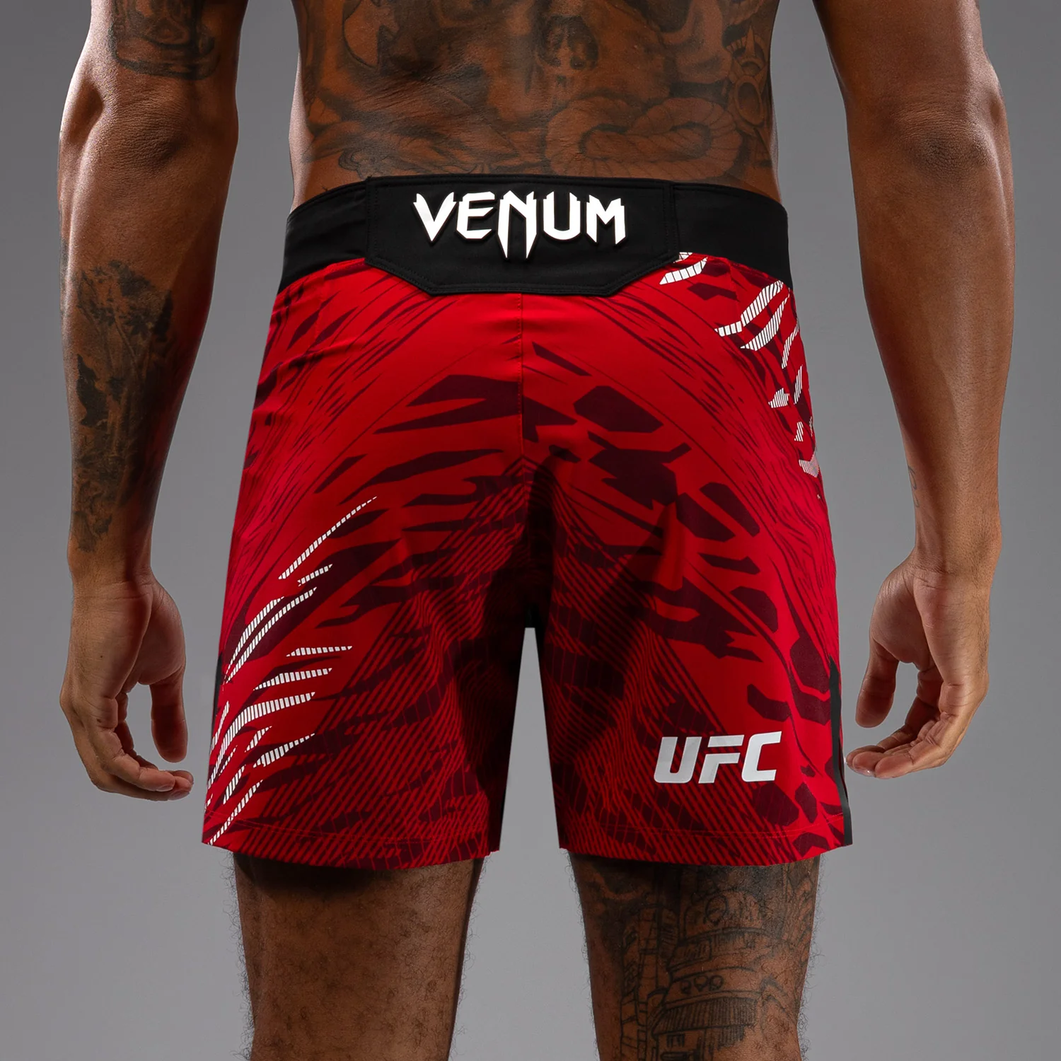UFC Fusion by Venum Authentic Fight Night Shorts de Lucha para Hombre - Ajuste Corto - Rojo - Image 7
