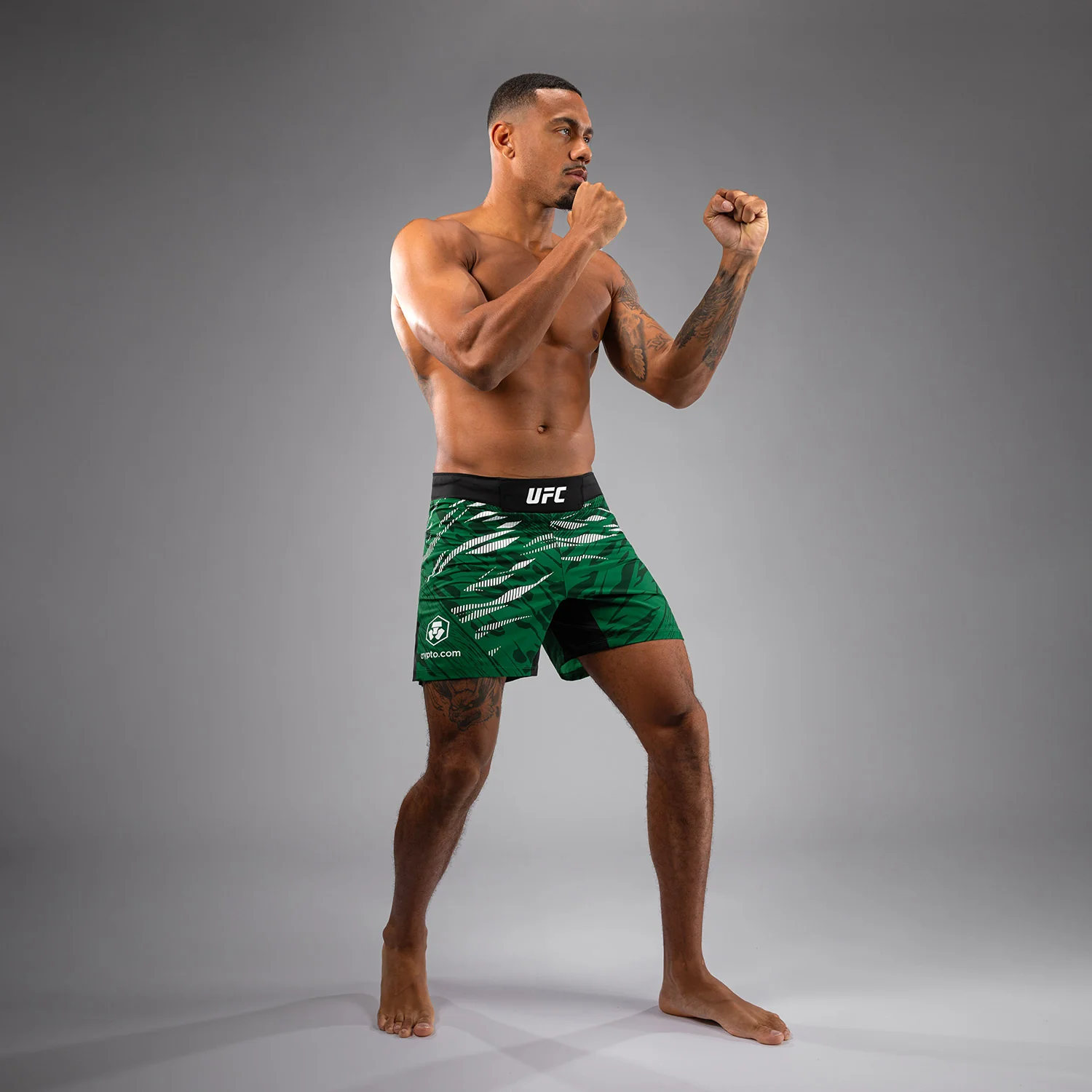 UFC Fusion by Venum Authentic Fight Night Shorts de Lucha para Hombre - Ajuste Corto - Verde - Image 4