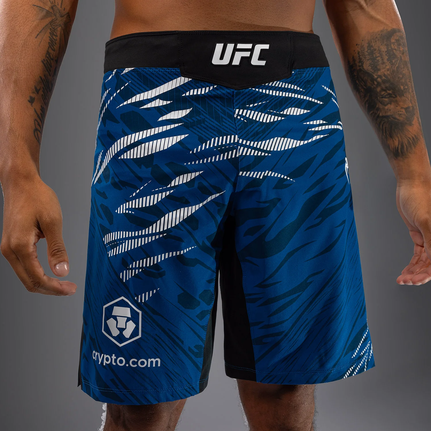 UFC Fusion by Venum Authentic Fight Night Shorts de Lucha para Hombre - Ajuste Largo - Azul - Image 8
