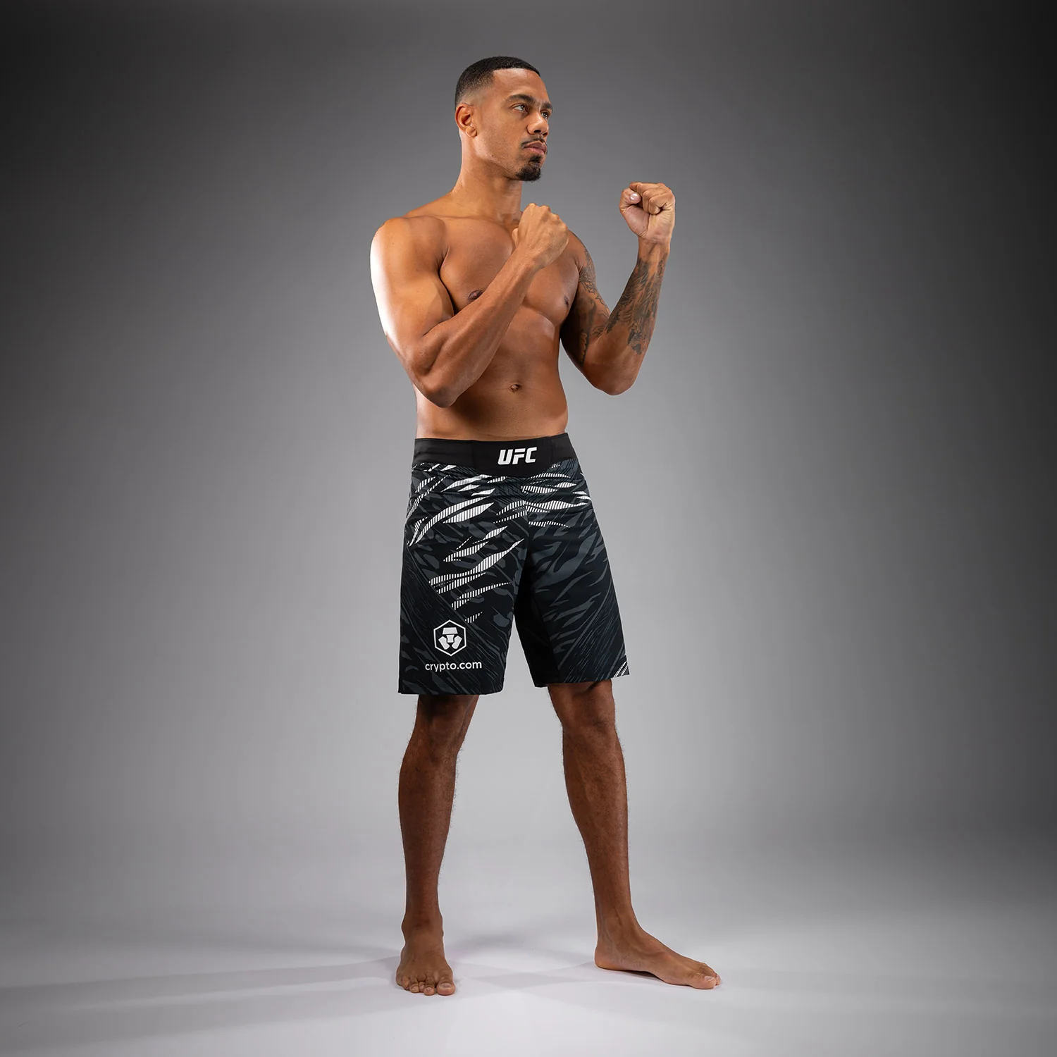 UFC Fusion by Venum Authentic Fight Night Shorts de Lucha para Hombre - Ajuste Largo - Negro - Image 3