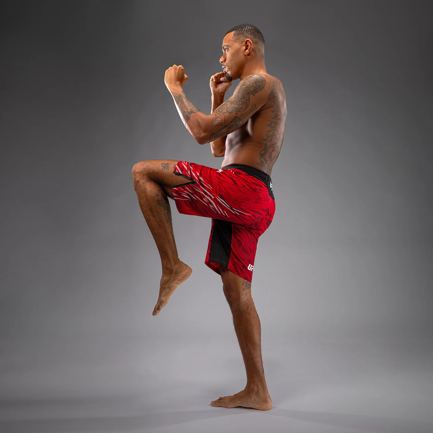 UFC Fusion by Venum Authentic Fight Night Shorts de Lucha para Hombre - Ajuste Largo - Rojo - Image 4