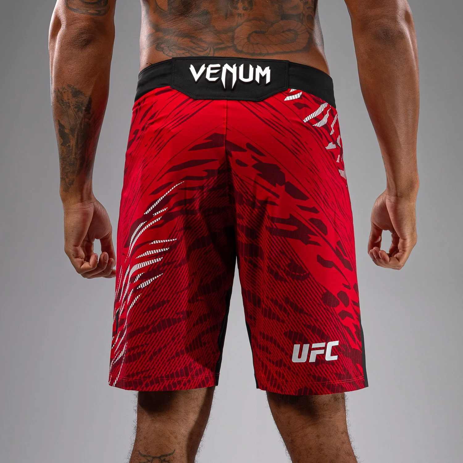 UFC Fusion by Venum Authentic Fight Night Shorts de Lucha para Hombre - Ajuste Largo - Rojo - Image 7
