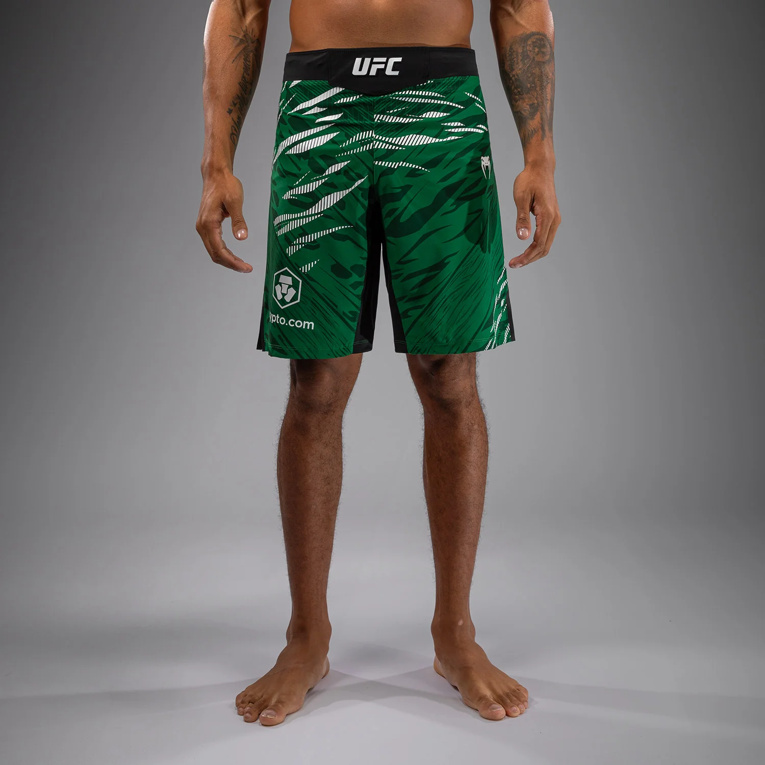 UFC Fusion by Venum Authentic Fight Night Shorts de Lucha para Hombre - Ajuste Largo - Verde