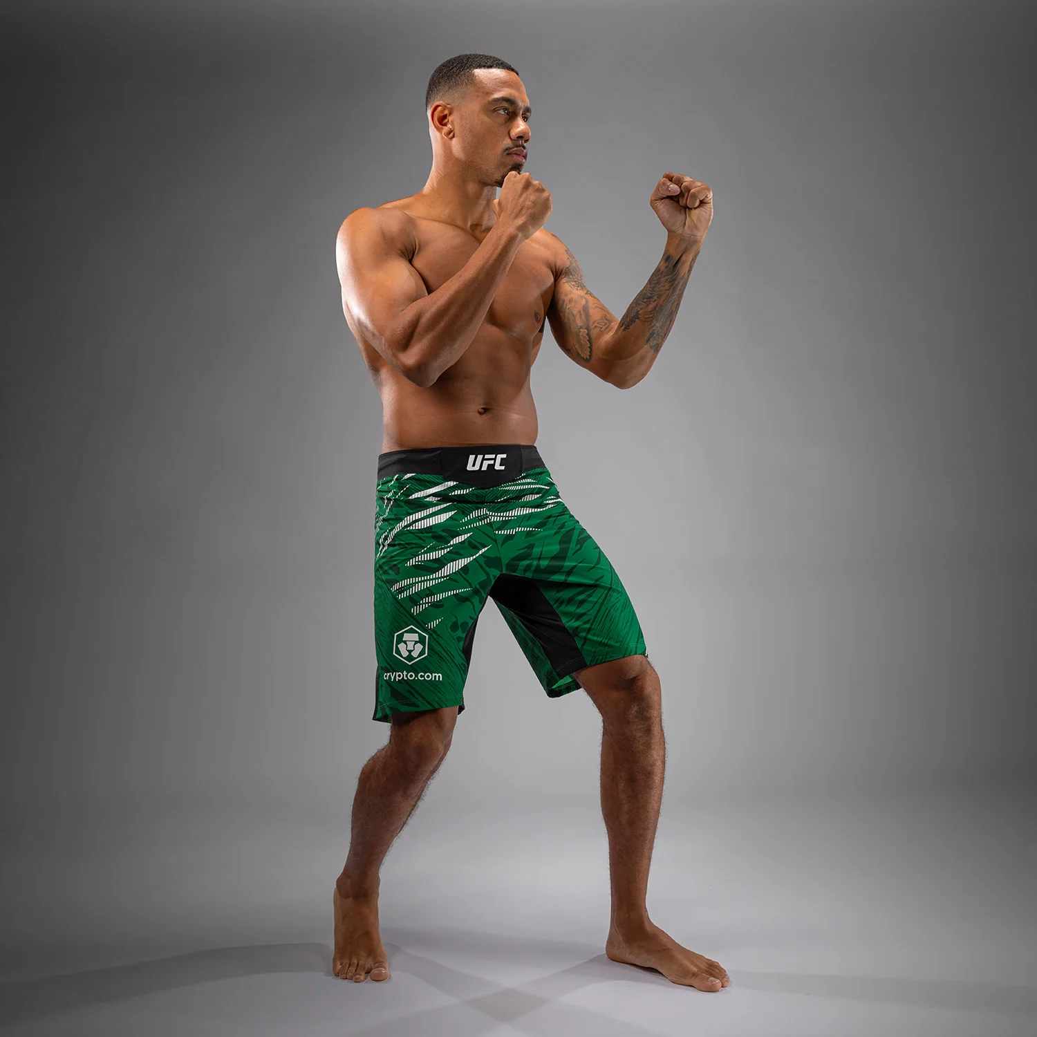UFC Fusion by Venum Authentic Fight Night Shorts de Lucha para Hombre - Ajuste Largo - Verde - Image 6