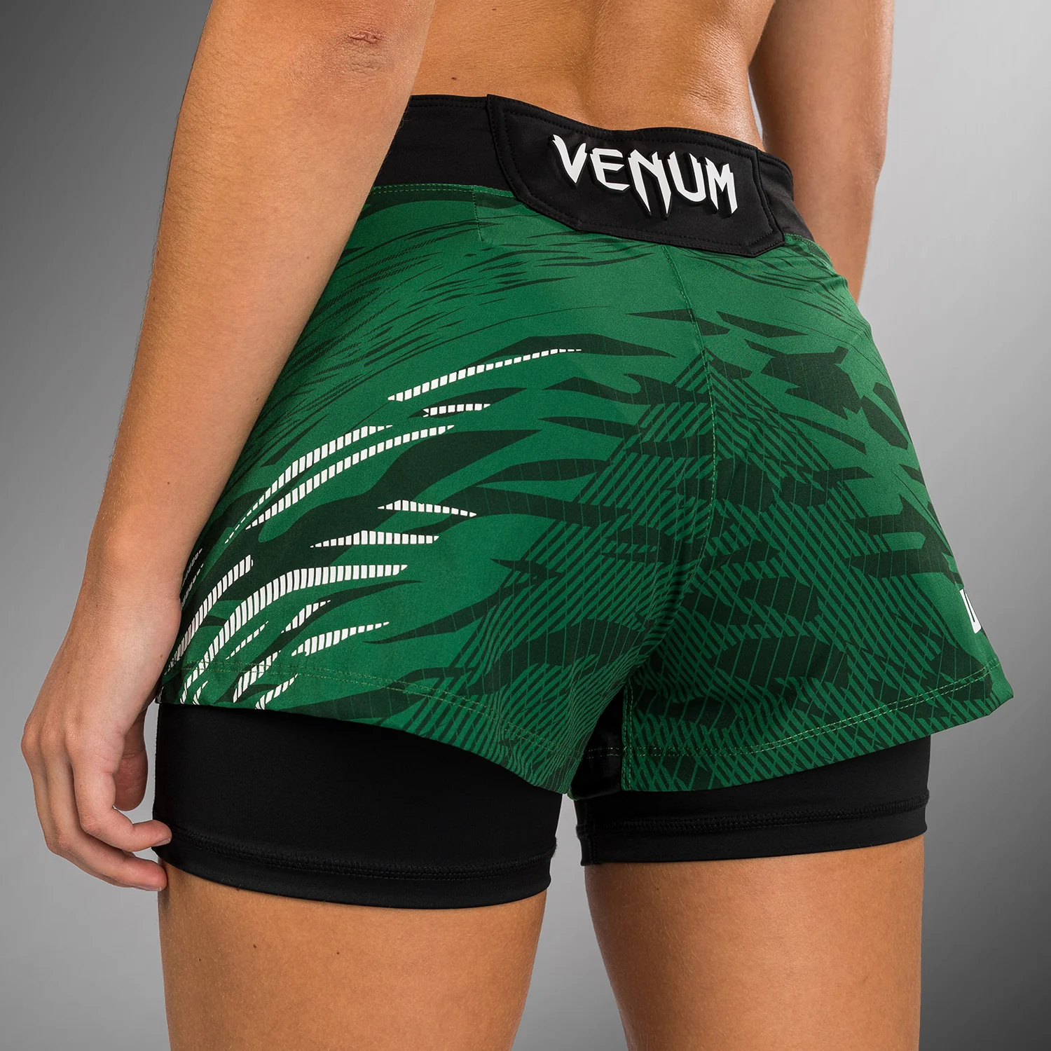 UFC Fusion by Venum Authentic Fight Night Shorts de Lucha para Mujer - Verde - Image 8
