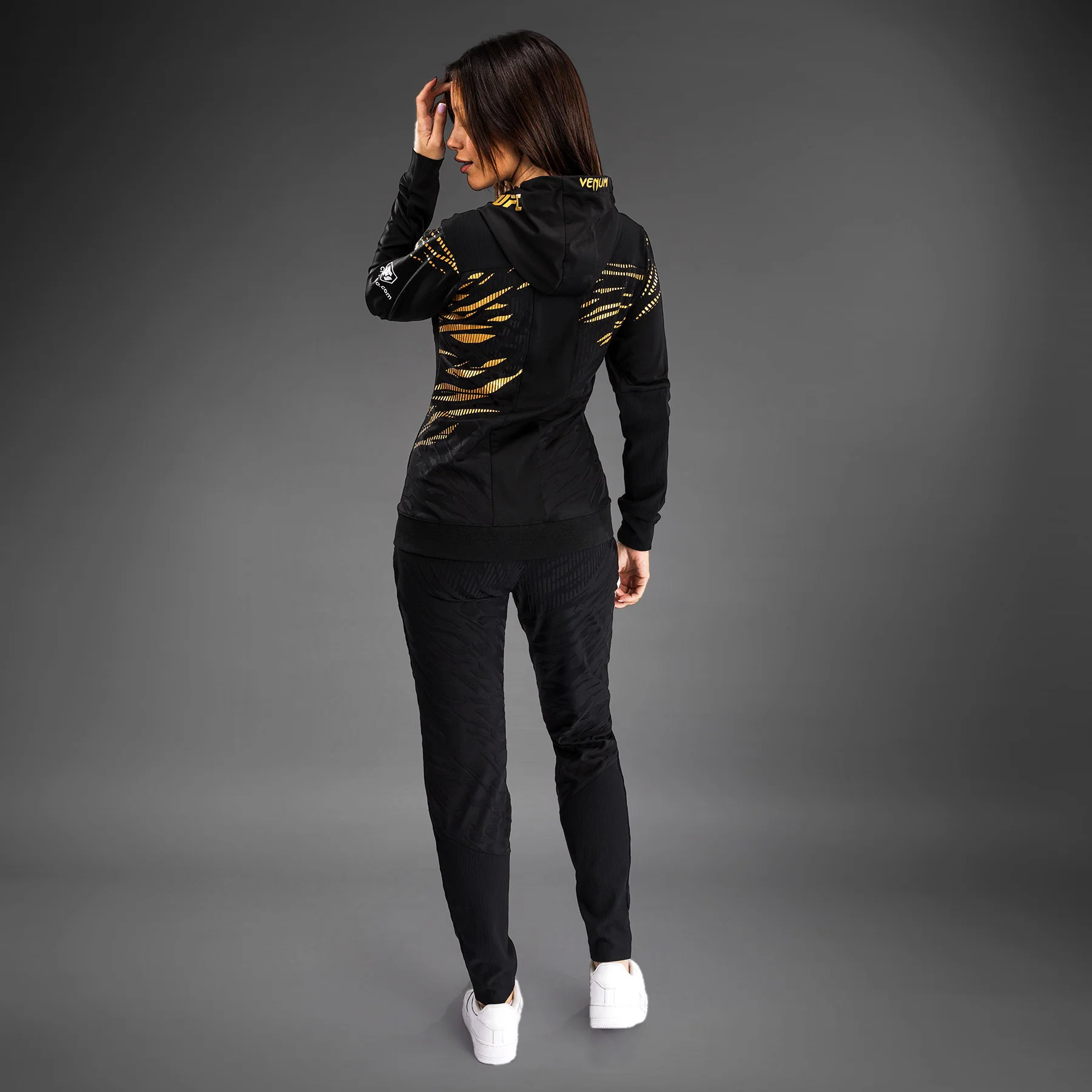 UFC Fusion by Venum Authentic Fight Night Sudadera con Capucha para Mujer - Champion - Image 3