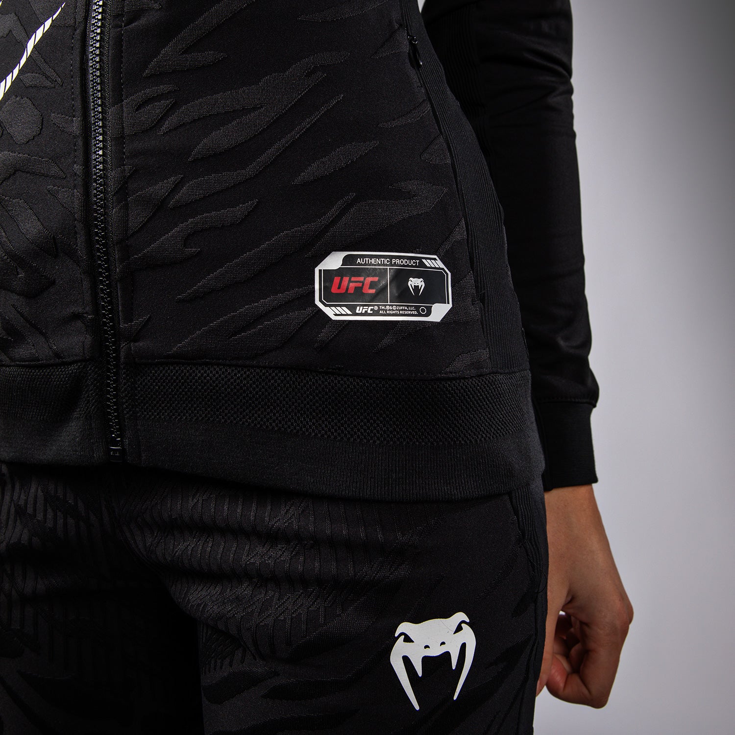 UFC Fusion by Venum Authentic Fight Night Sudadera con Capucha para Mujer - Negro - Image 7
