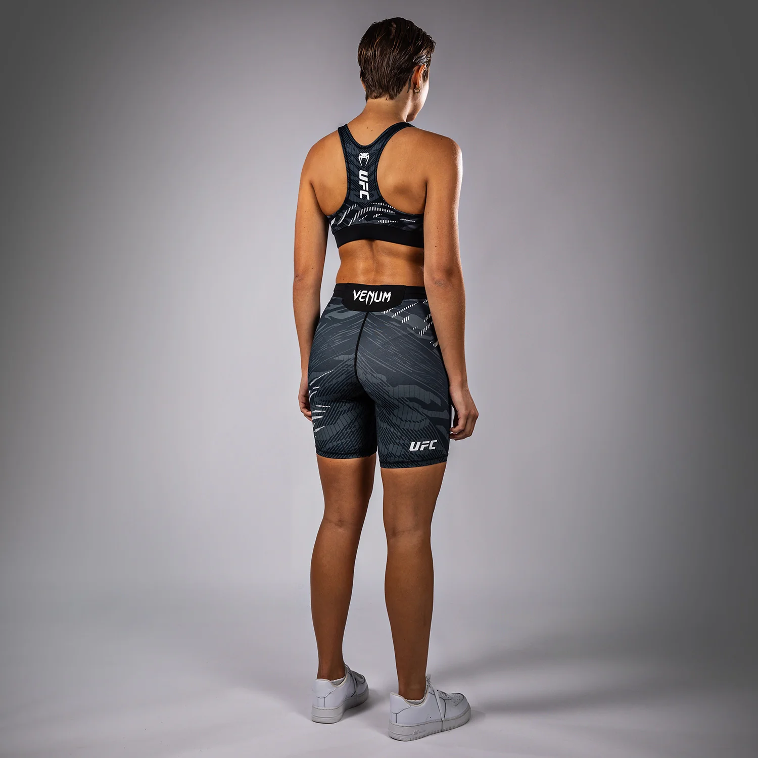 UFC Fusion by Venum Authentic Fight Night Sujetador Deportivo para Mujer - Negro - Image 3
