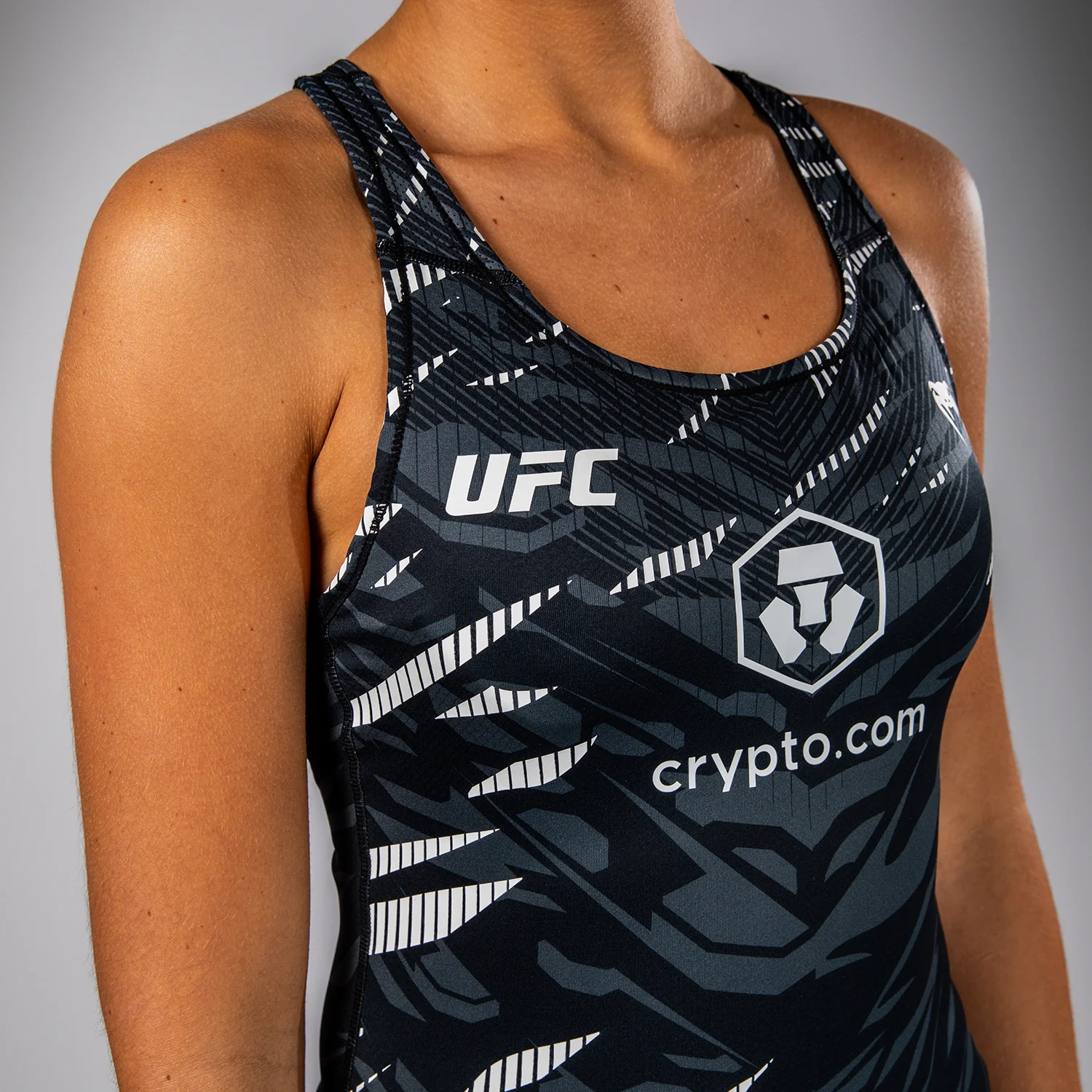 UFC Fusion by Venum Authentic Fight Night Top Ajustado con Sujetador Integrado para Mujer - Negro - Image 7