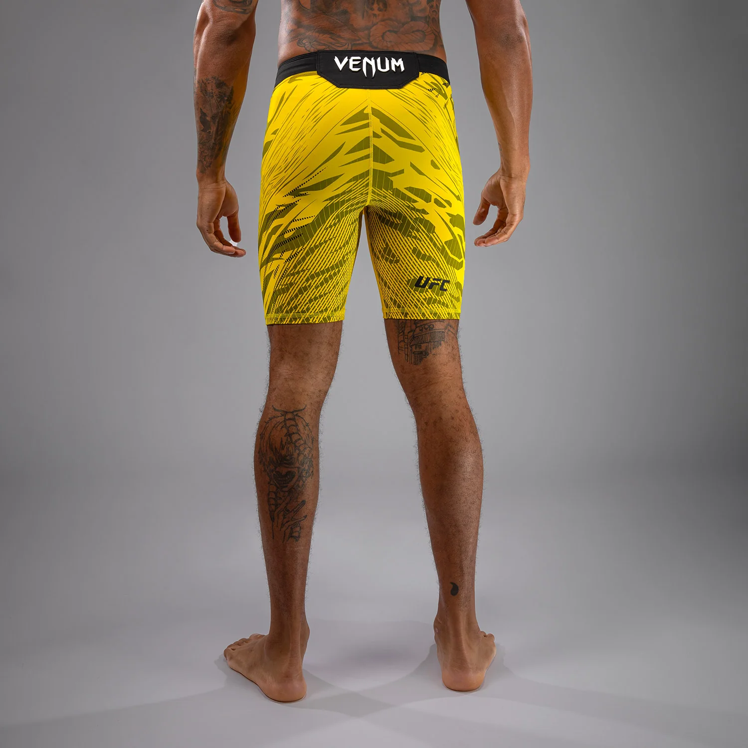 UFC Fusion by Venum Authentic Fight Night Vale Tudo Shorts para Hombre - Amarillo - Image 4