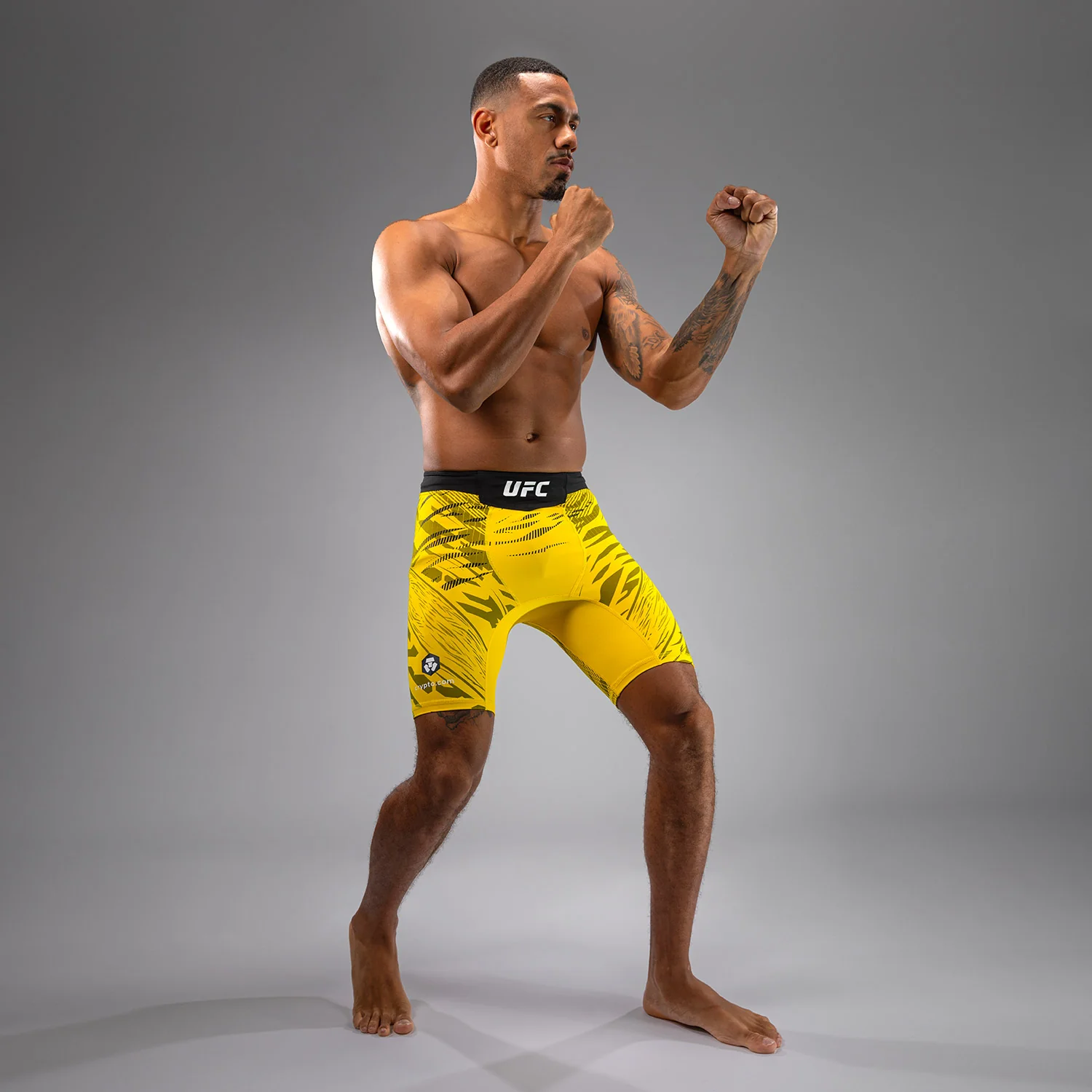 UFC Fusion by Venum Authentic Fight Night Vale Tudo Shorts para Hombre - Amarillo - Image 5