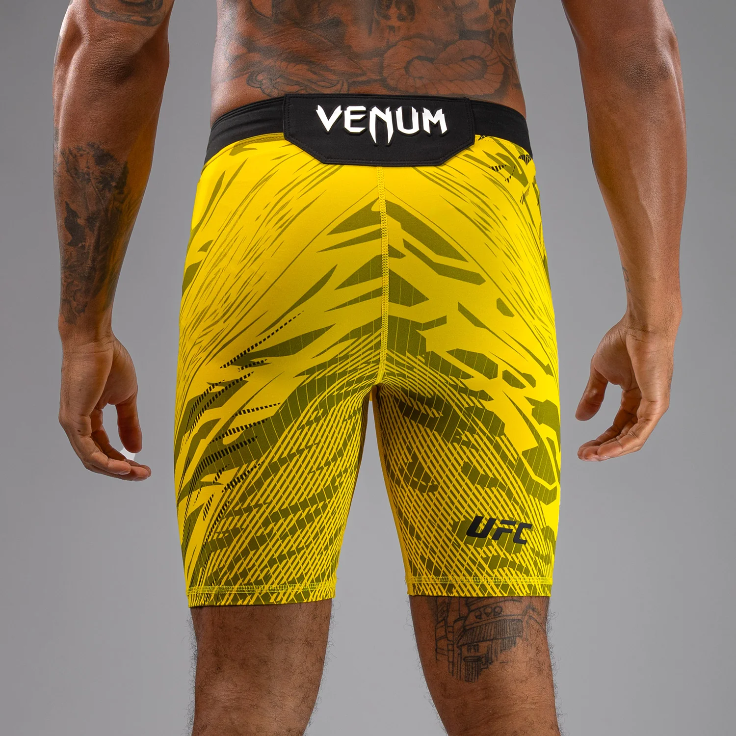UFC Fusion by Venum Authentic Fight Night Vale Tudo Shorts para Hombre - Amarillo - Image 7