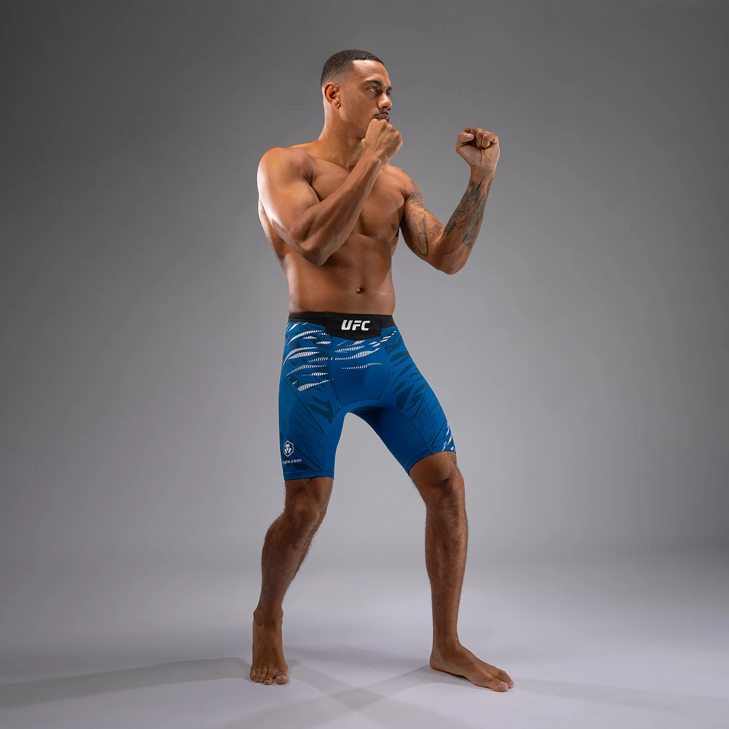 UFC Fusion by Venum Authentic Fight Night Vale Tudo Shorts para Hombre - Azul - Image 4