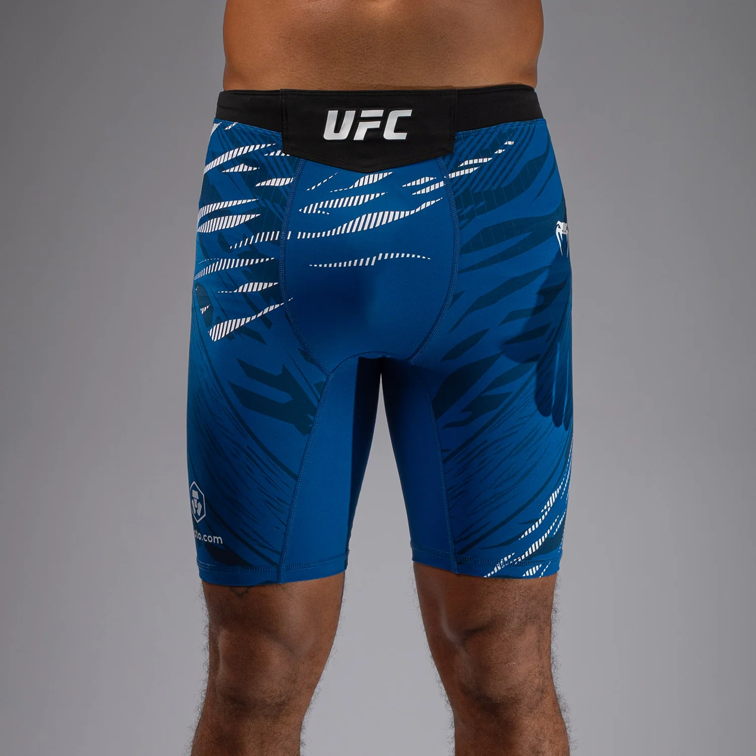 UFC Fusion by Venum Authentic Fight Night Vale Tudo Shorts para Hombre - Azul - Image 6