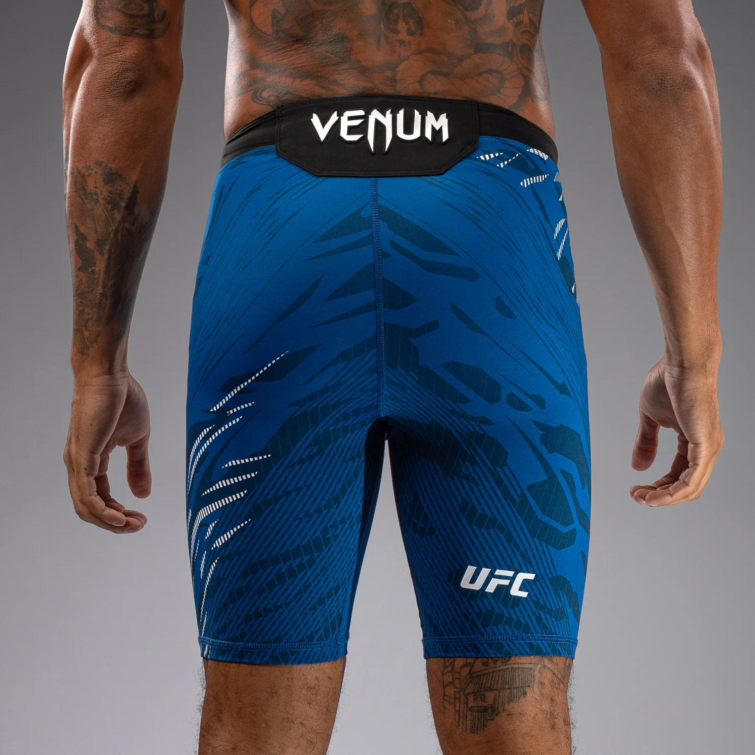 UFC Fusion by Venum Authentic Fight Night Vale Tudo Shorts para Hombre - Azul - Image 7
