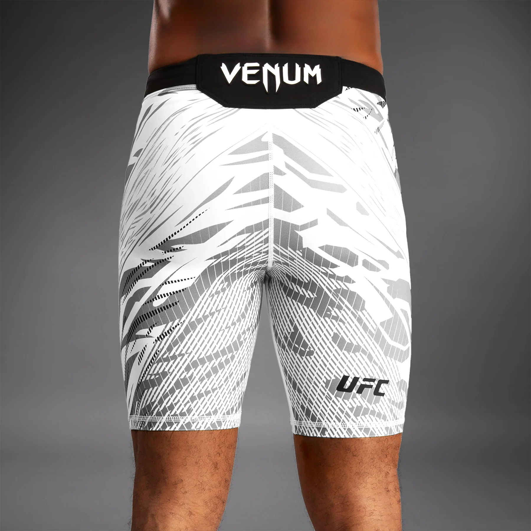 UFC Fusion by Venum Authentic Fight Night Vale Tudo Shorts para Hombre - Blanco - Image 6