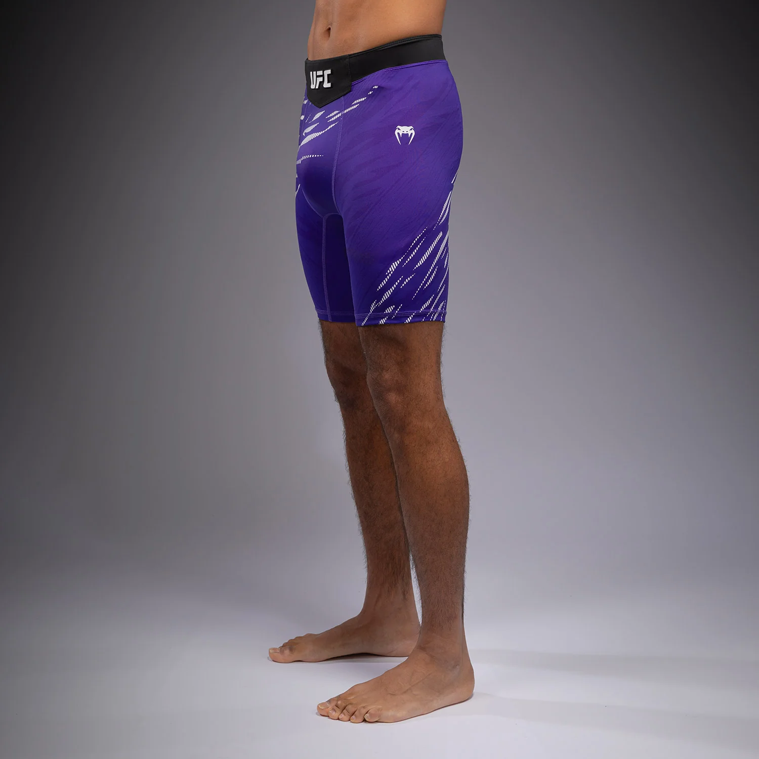 UFC Fusion by Venum Authentic Fight Night Vale Tudo Shorts para Hombre - Morado - Image 3