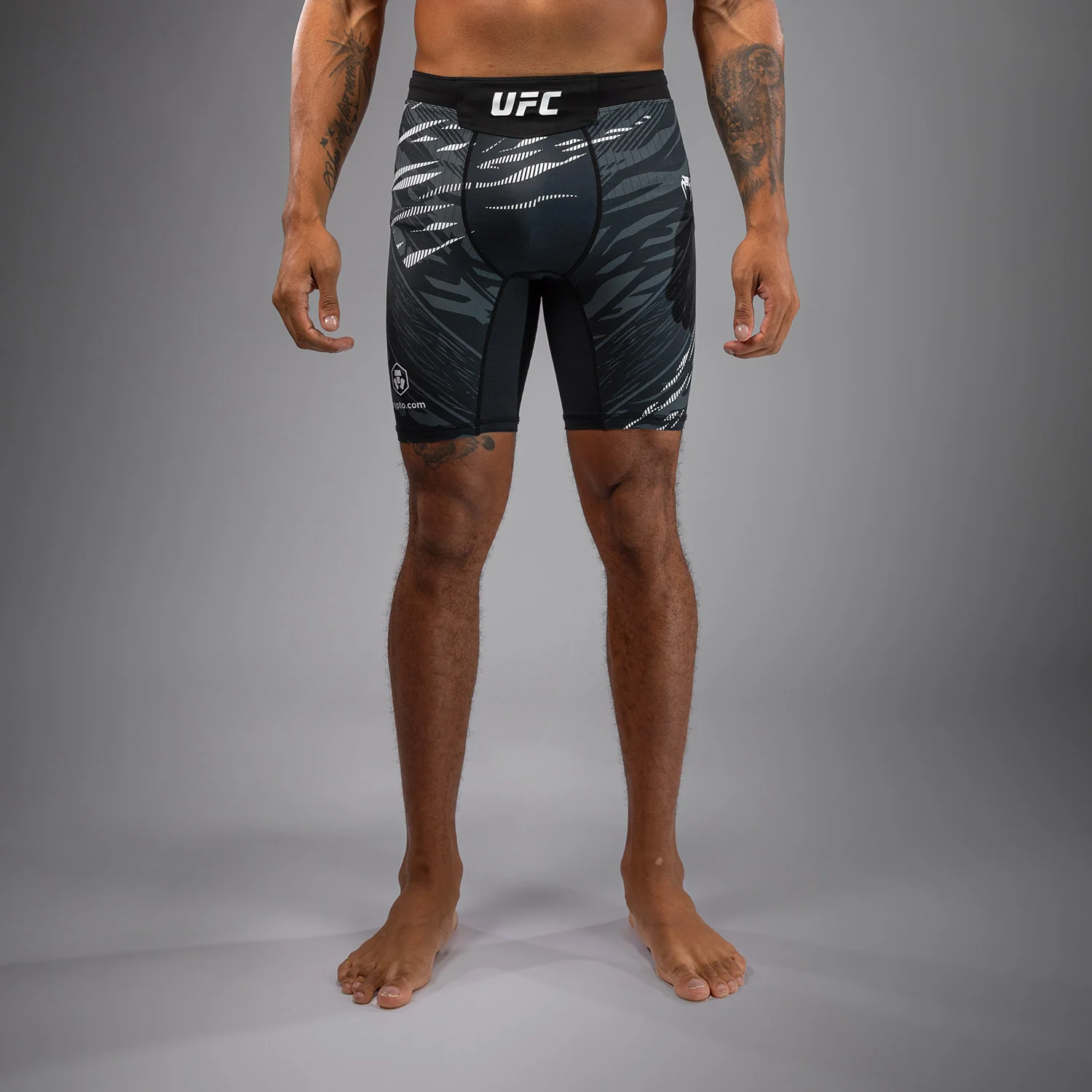 UFC Fusion by Venum Authentic Fight Night Vale Tudo Shorts para Hombre - Negro
