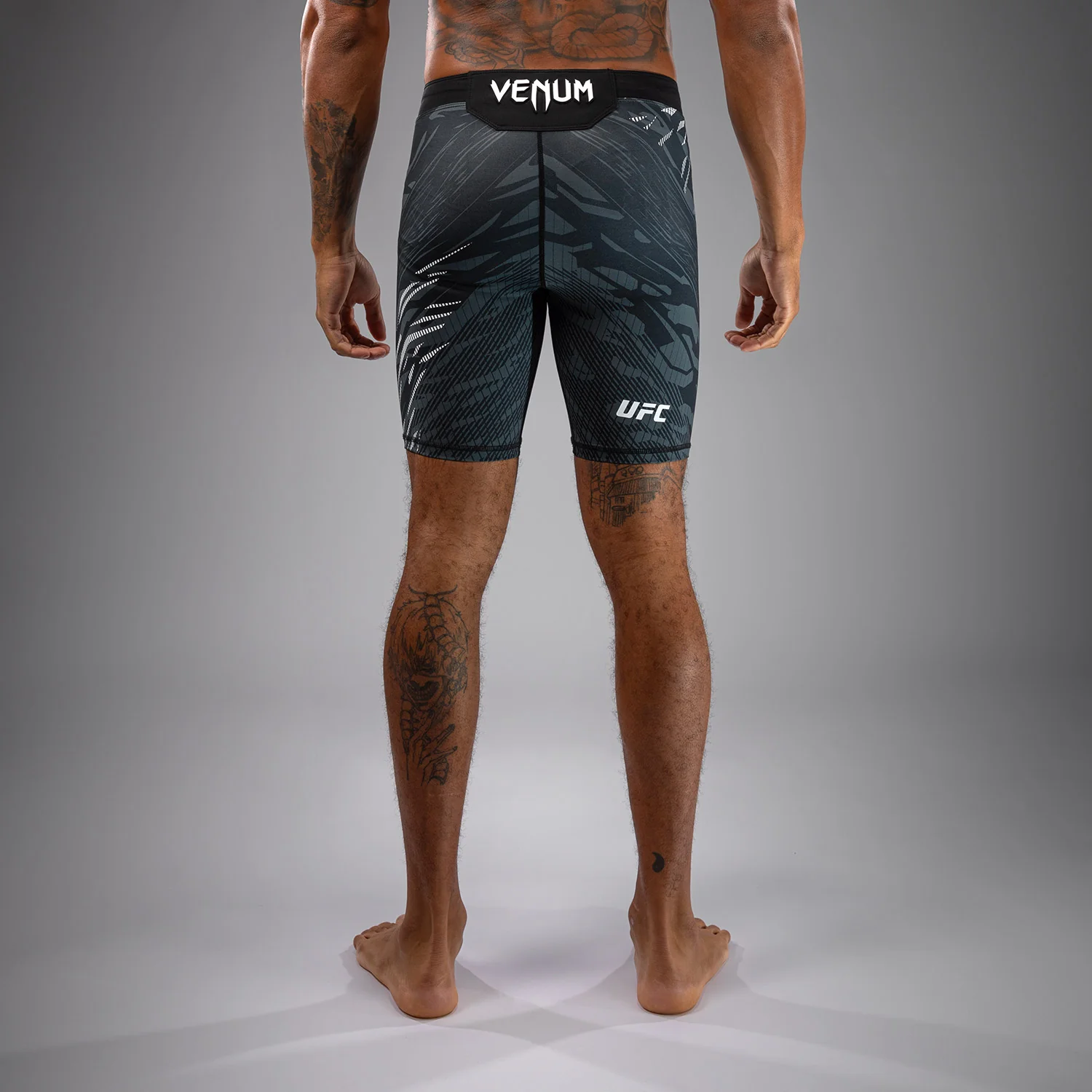 UFC Fusion by Venum Authentic Fight Night Vale Tudo Shorts para Hombre - Negro - Image 3