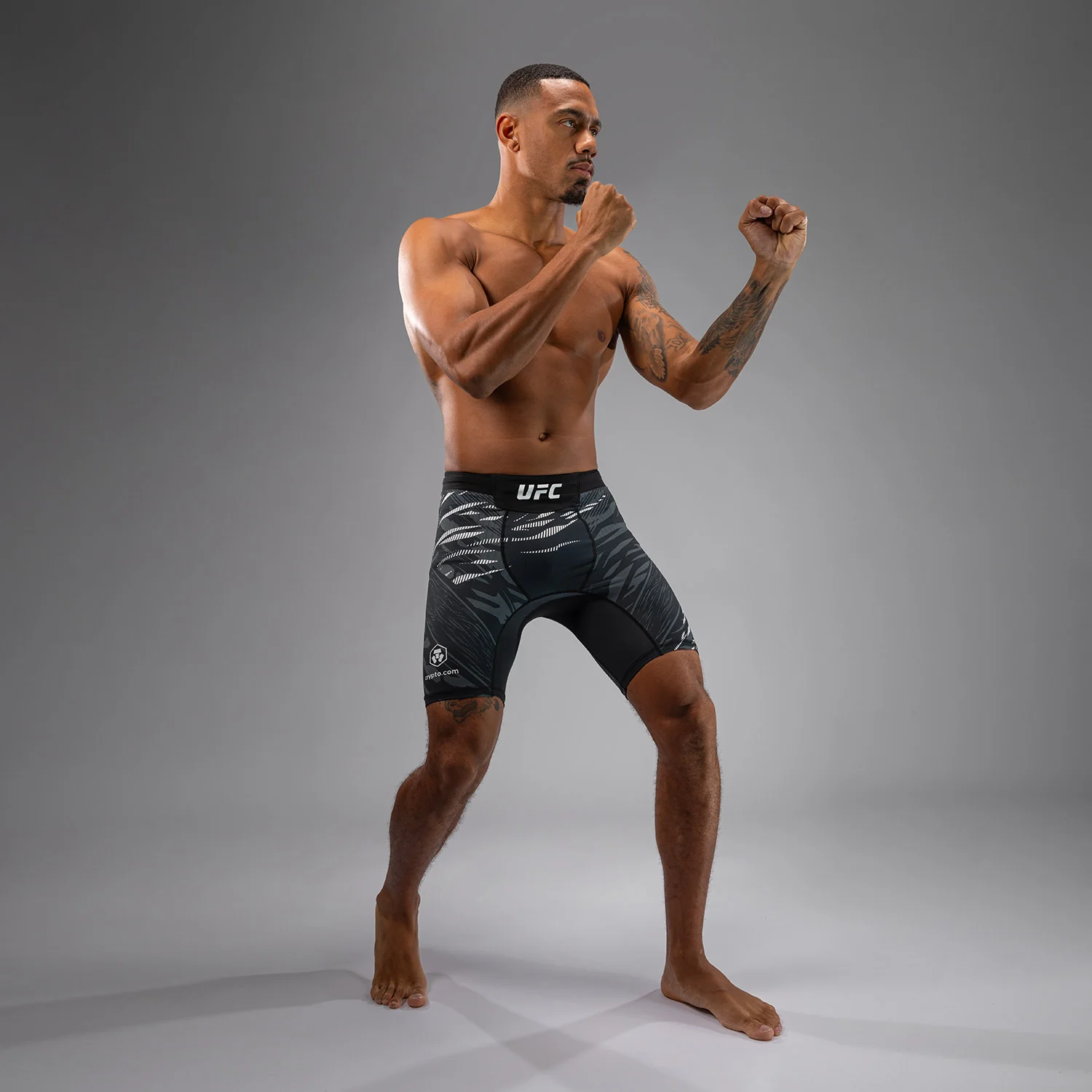 UFC Fusion by Venum Authentic Fight Night Vale Tudo Shorts para Hombre - Negro - Image 4