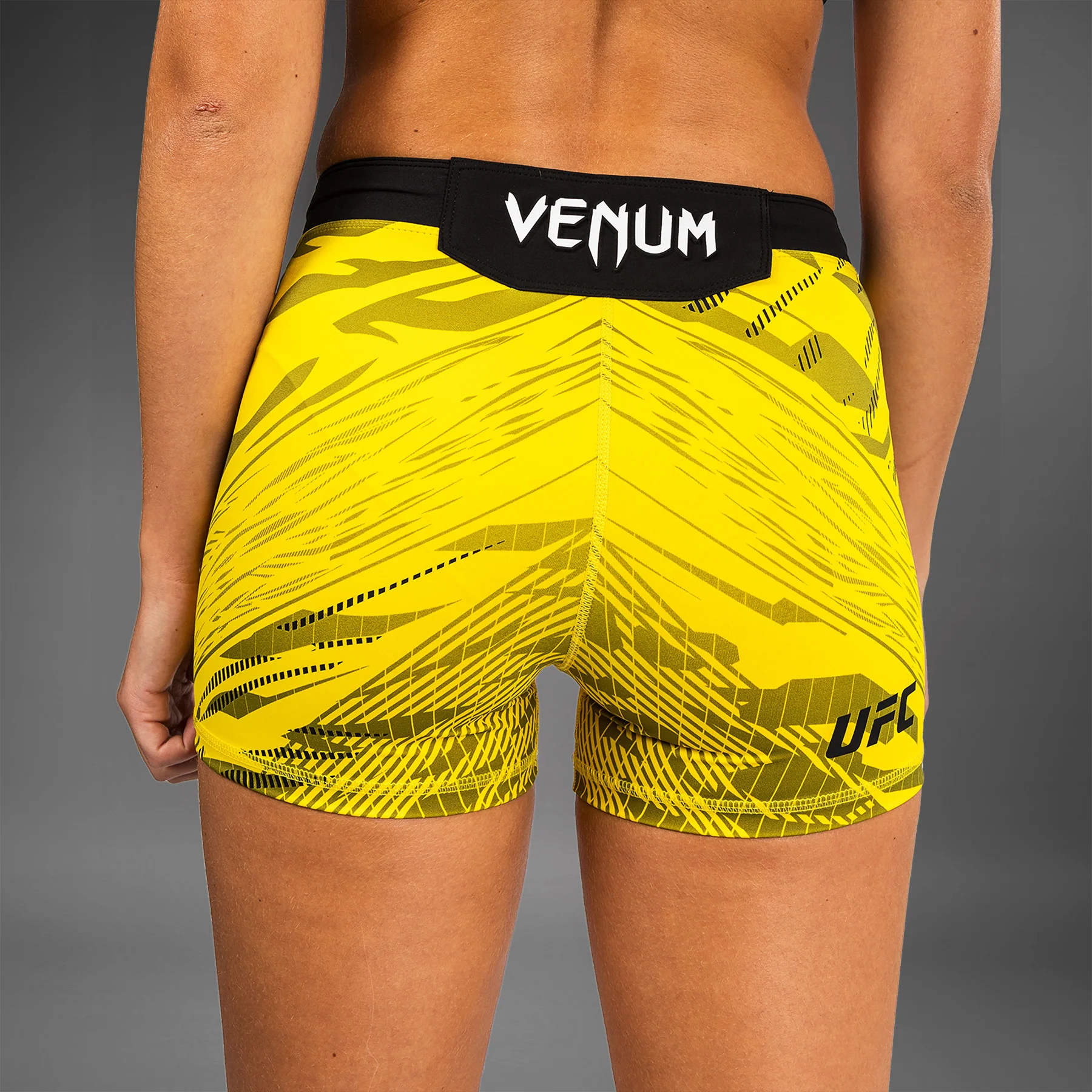 UFC Fusion by Venum Authentic Fight Night Vale Tudo Shorts para Mujer - Ajuste Corto - Amarillo - Image 7