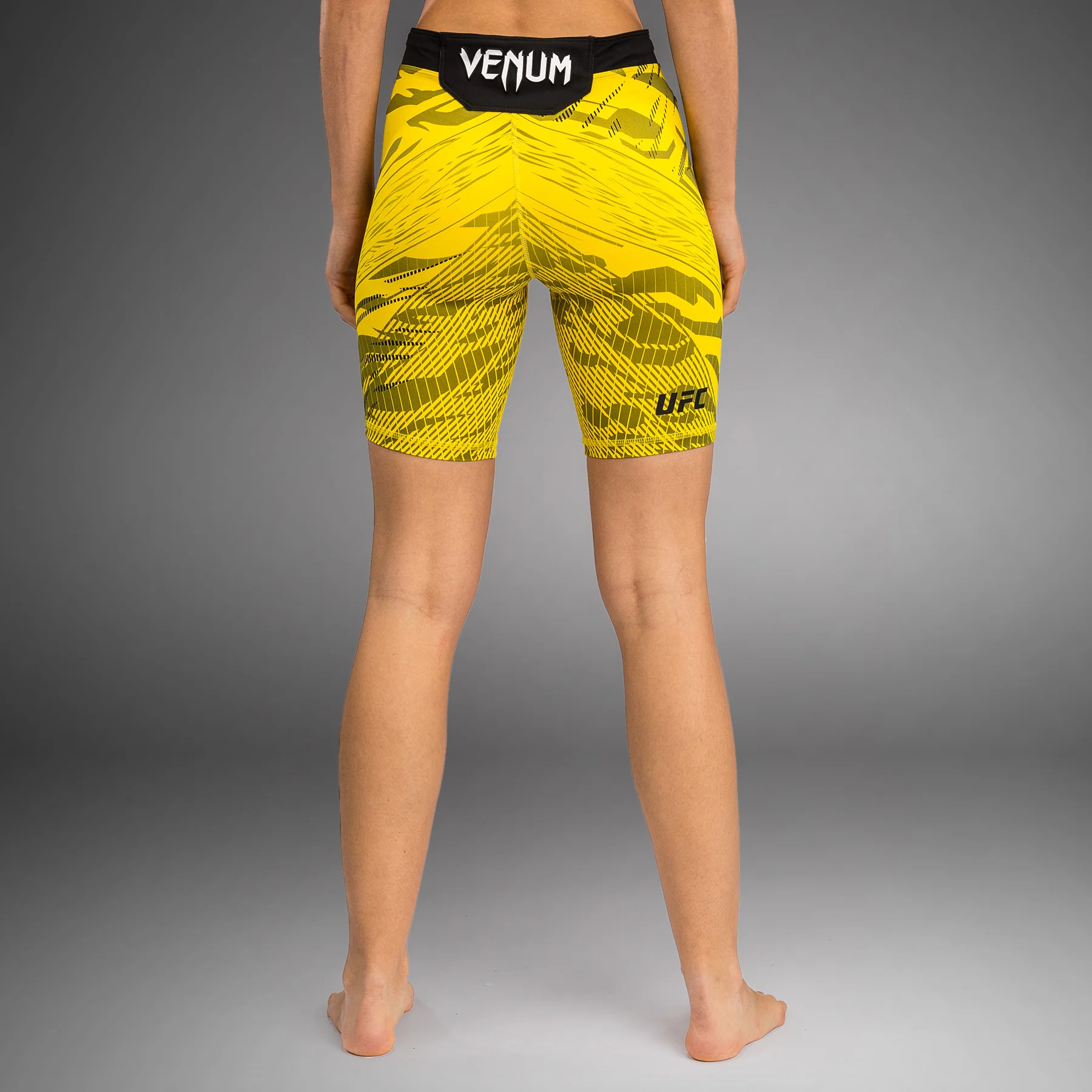 UFC Fusion by Venum Authentic Fight Night Vale Tudo Shorts para Mujer - Ajuste Largo - Amarillo - Image 2