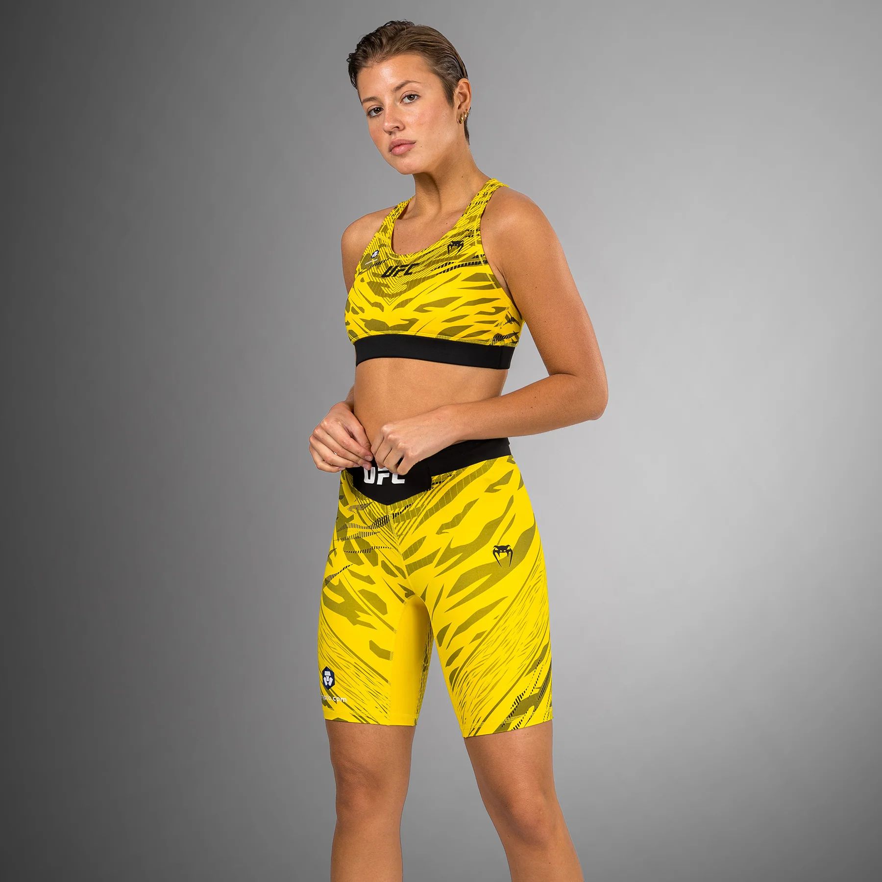 UFC Fusion by Venum Authentic Fight Night Vale Tudo Shorts para Mujer - Ajuste Largo - Amarillo - Image 3