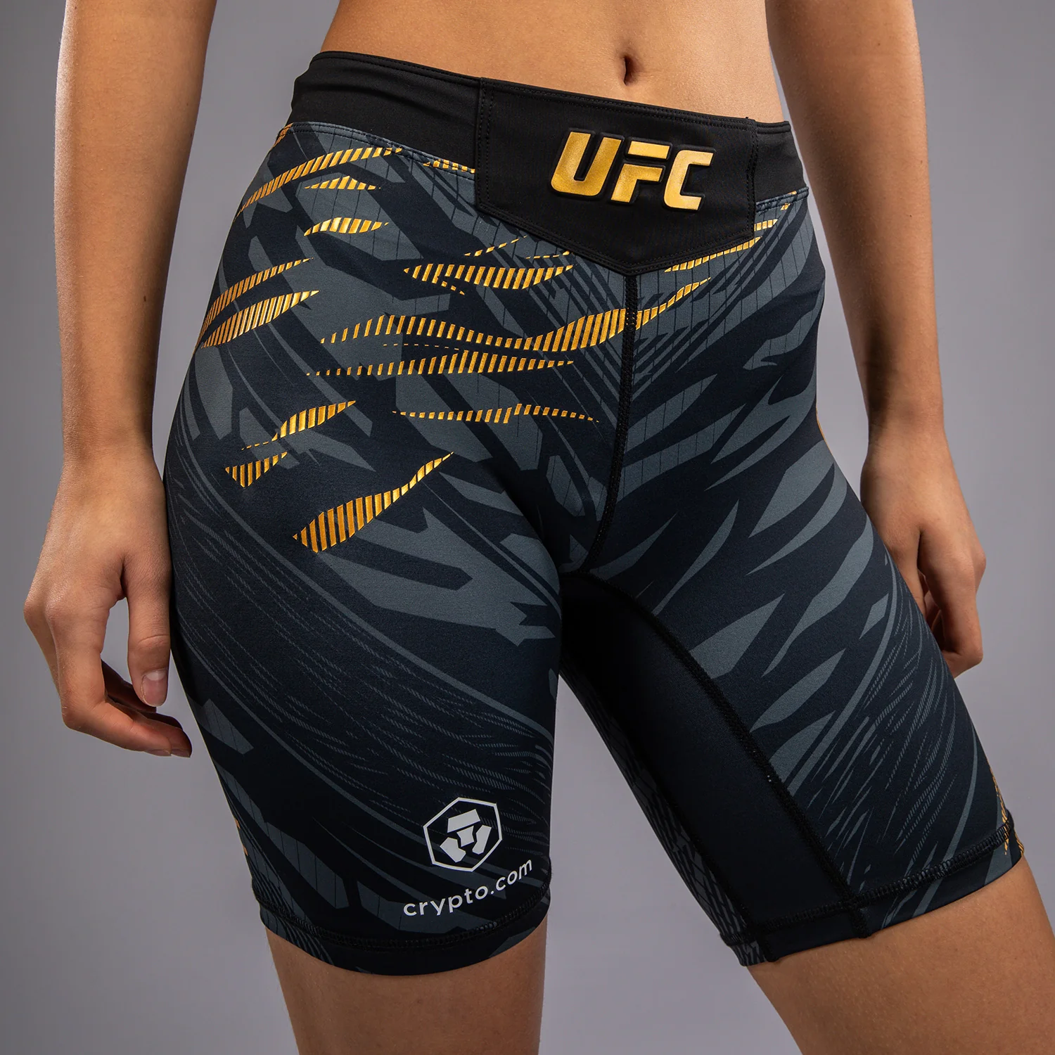 UFC Fusion by Venum Authentic Fight Night Vale Tudo Shorts para Mujer - Ajuste Largo - Champion - Image 6