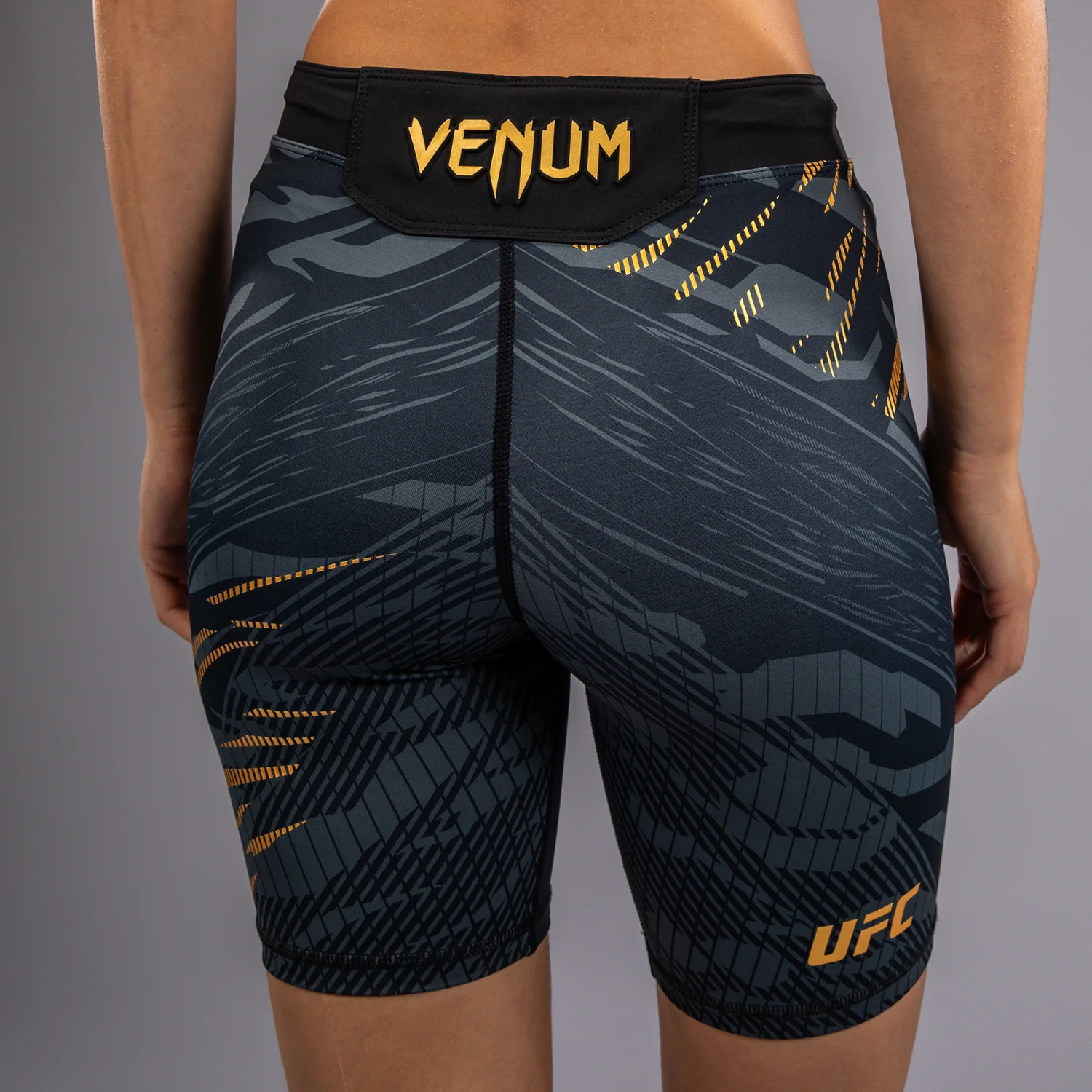 UFC Fusion by Venum Authentic Fight Night Vale Tudo Shorts para Mujer - Ajuste Largo - Champion - Image 7