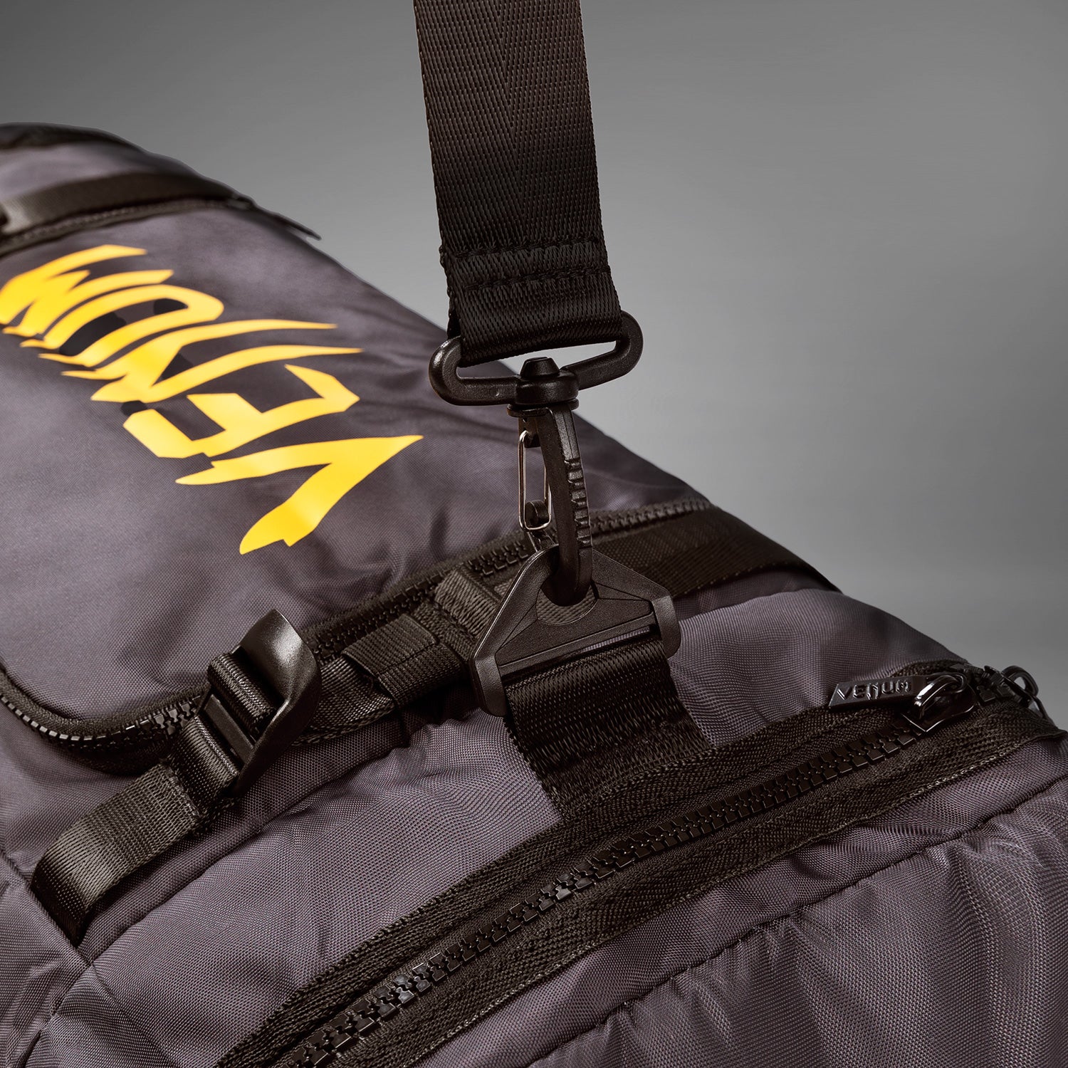 Venum Fight Week Duffle Bag UFC Fusion – Marrón Tierra - Image 10