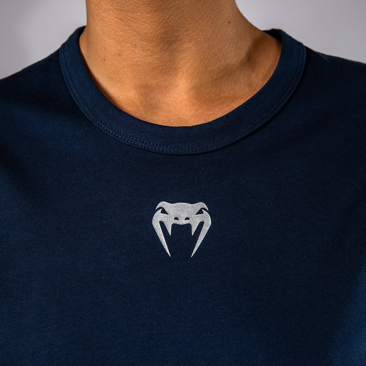 UFC Fusion by Venum Fight Week Camiseta de Manga Corta de Algodón para Mujer - Solid Azul oceánico - Image 5