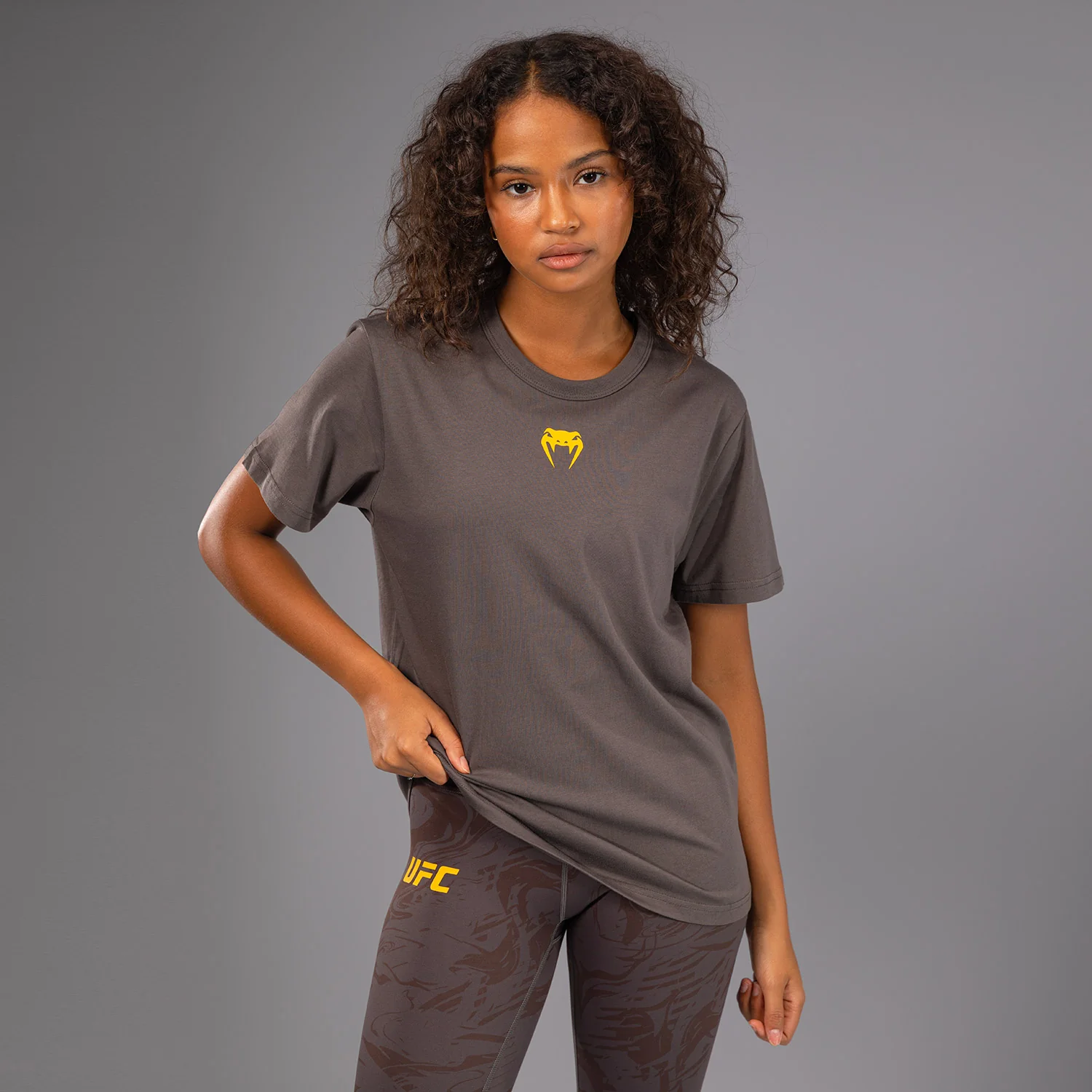 UFC Fusion by Venum Fight Week Camiseta de Manga Corta de Algodón para Mujer - Solid Marrón tierra
