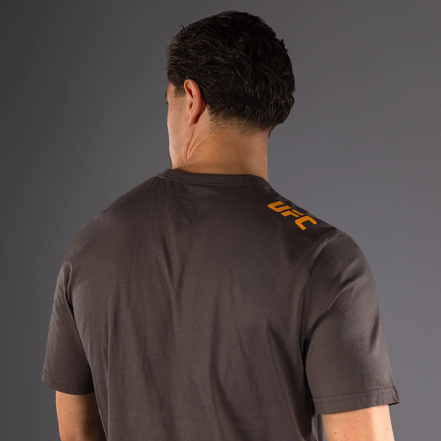 UFC Fusion by Venum Fight Week Camiseta de Manga Corta para Hombre - Solid Marrón tierra - Image 5