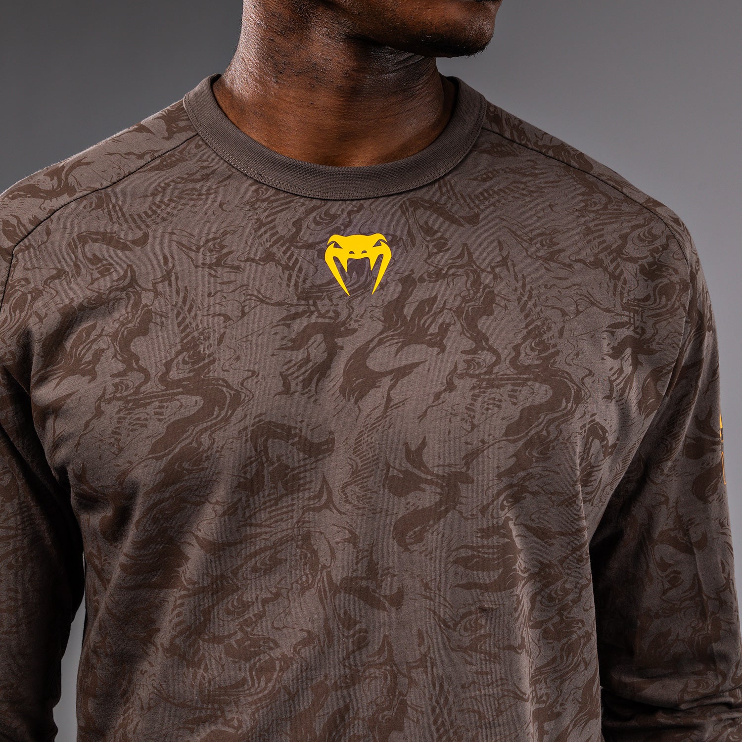 UFC Fusion by Venum Fight Week Camiseta de Manga Larga para Hombre - Marrón tierra - Image 6