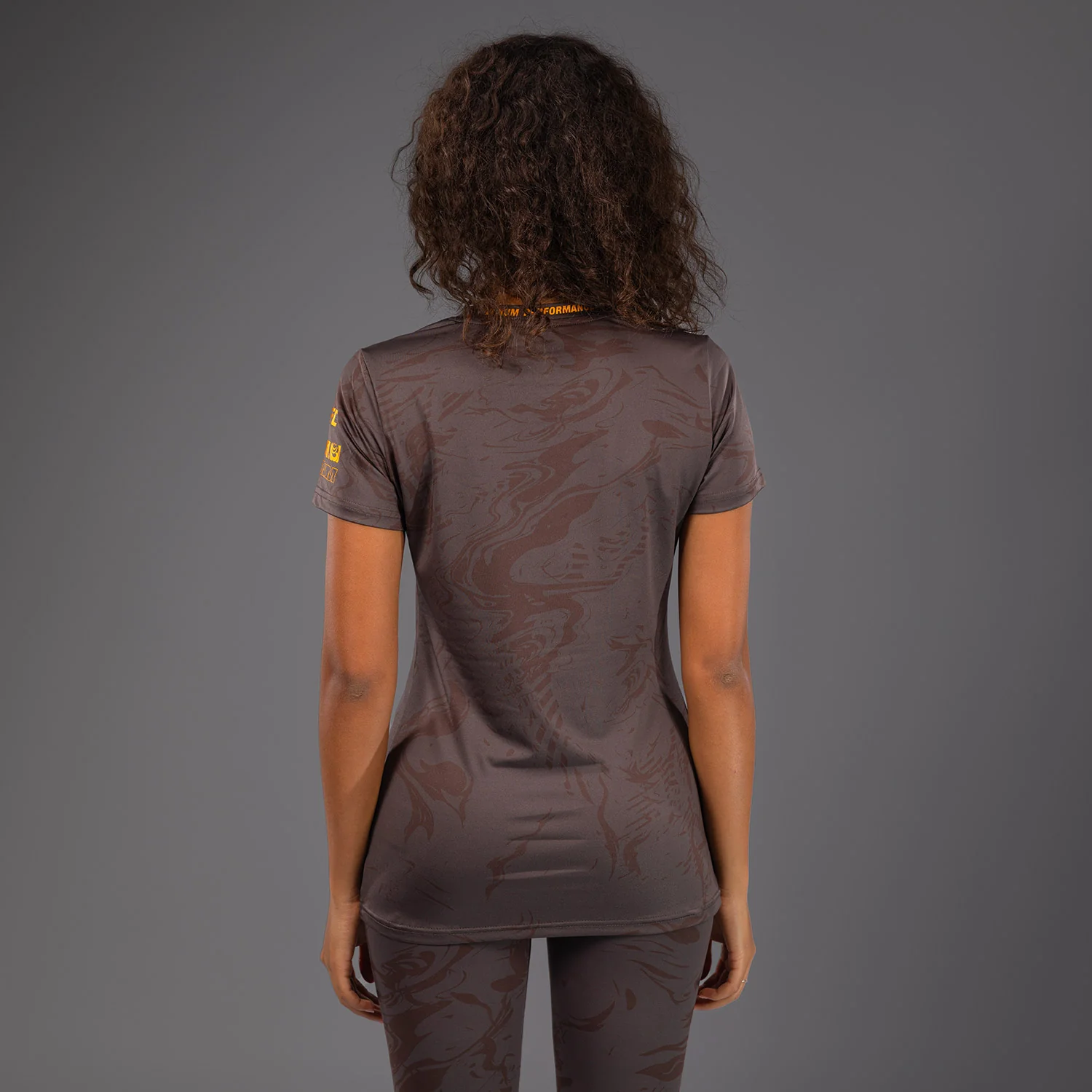 UFC Fusion by Venum Fight Week Camiseta Dry-Tech para Mujer - Marrón tierra - Image 5